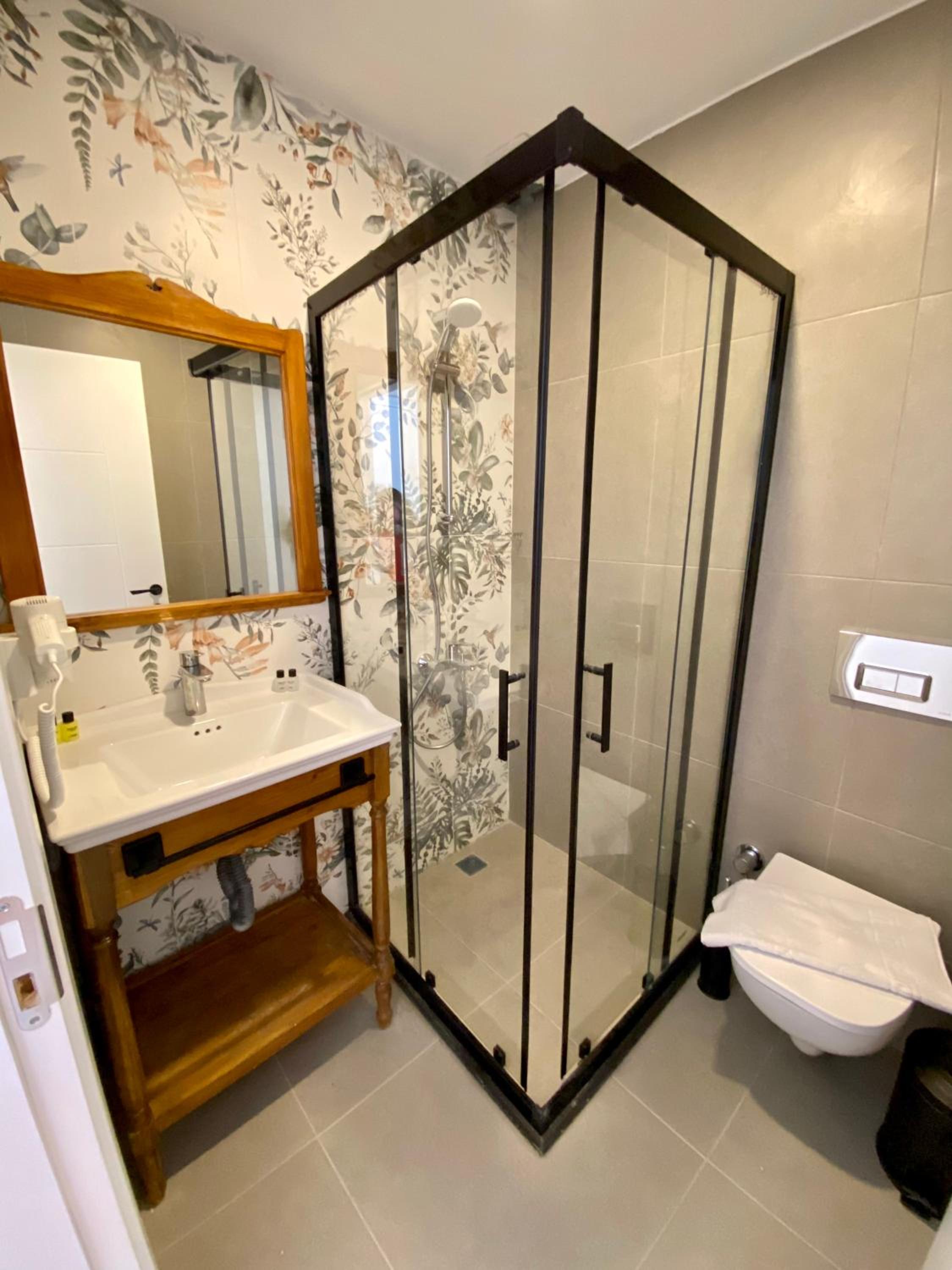 Deluxe Double Room with Balcony photo 2