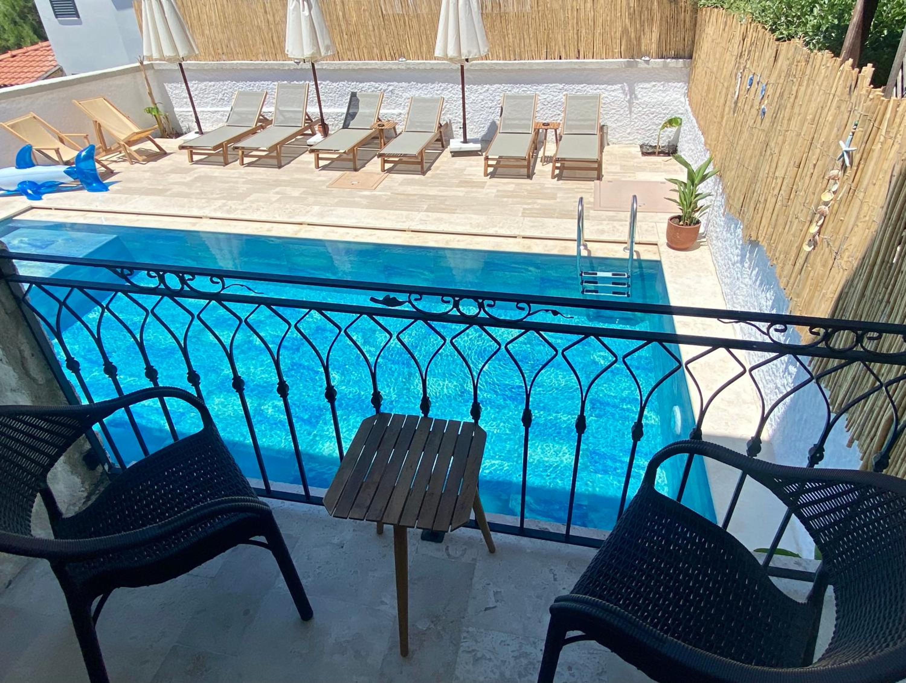 Deluxe Double Room with Balcony photo 3