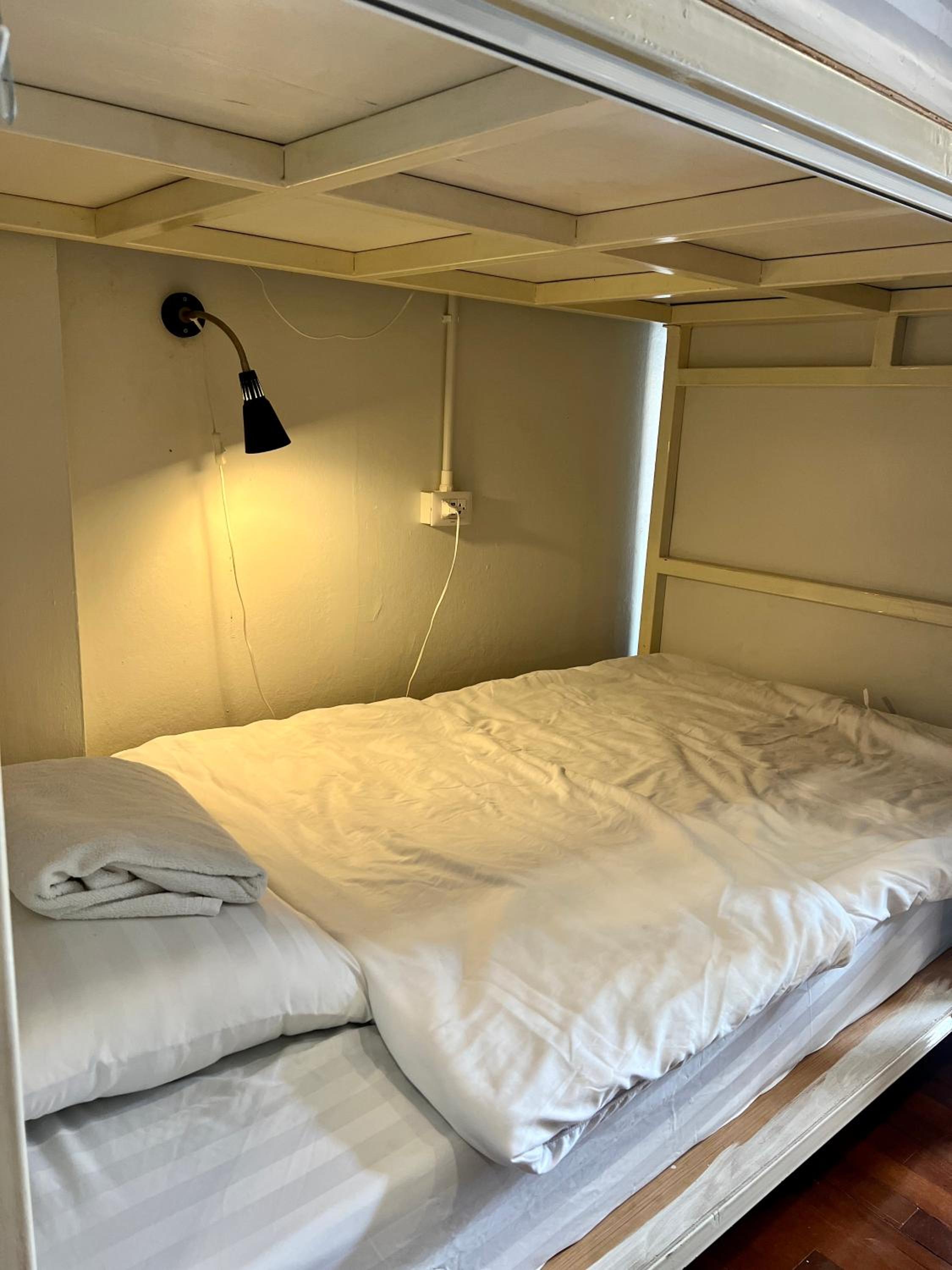 8-Bed Mixed Dormitory Room photo 2