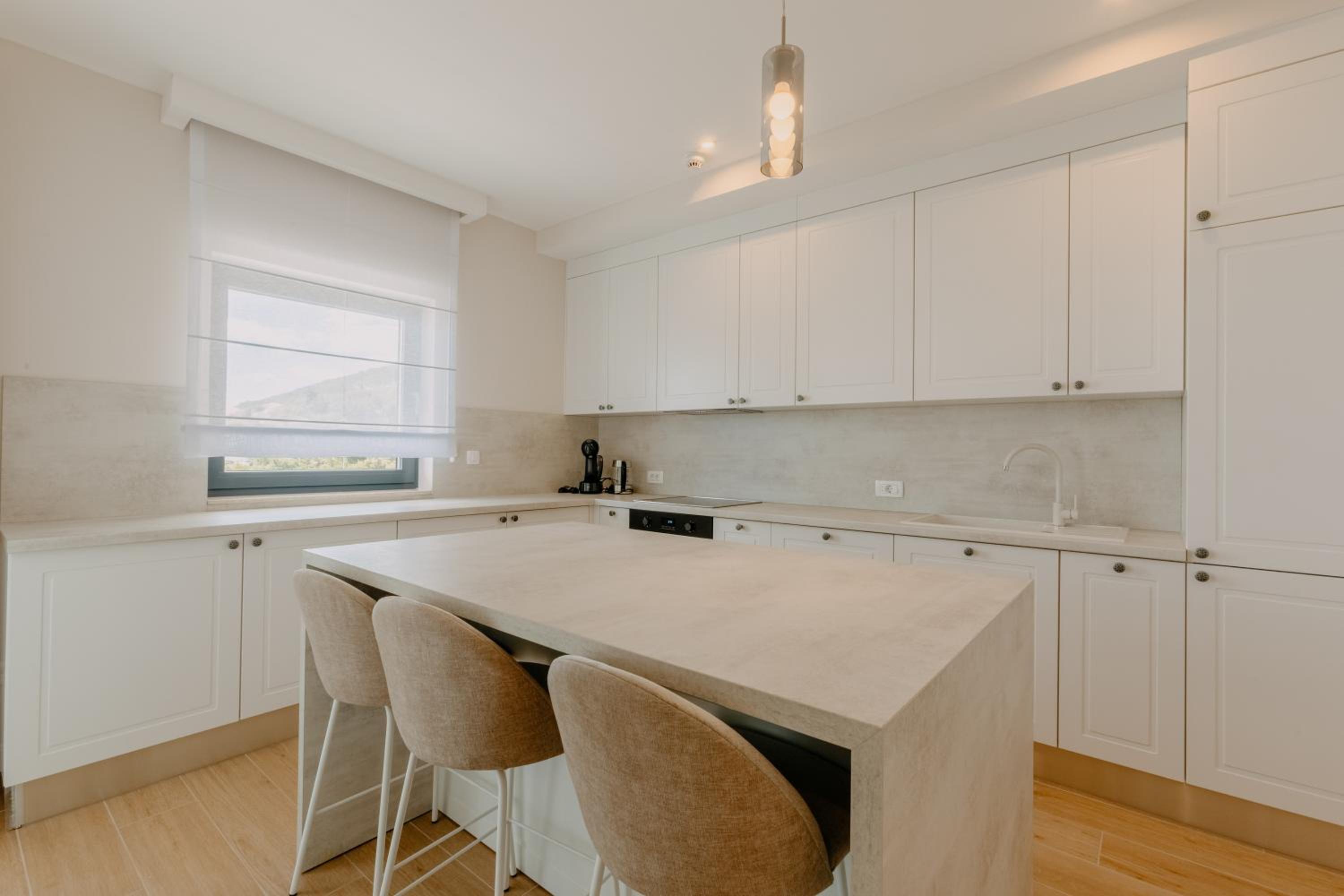 Three-Bedroom Apartment 402 4th floor - Photo 2
