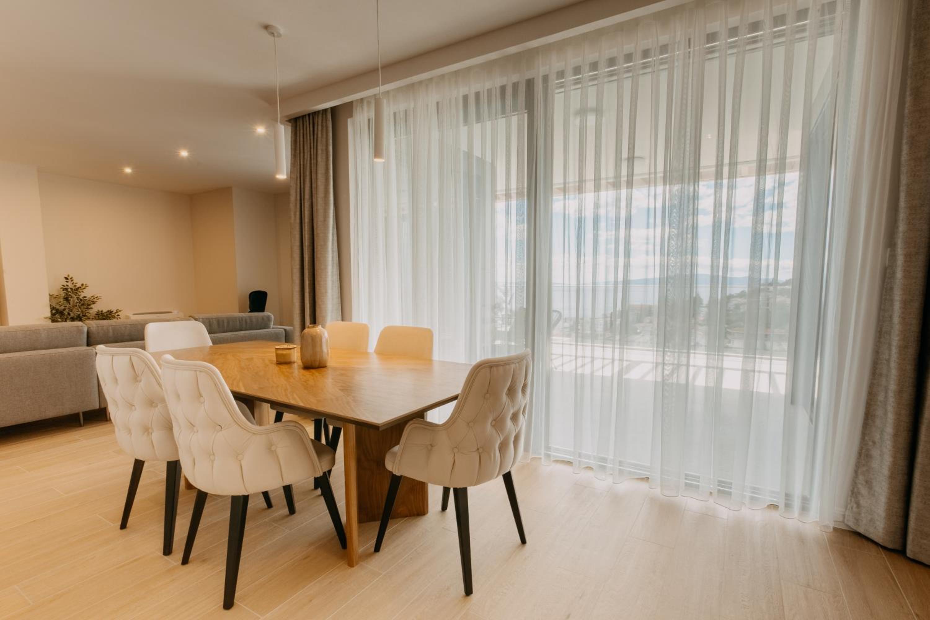Three-Bedroom Apartment 402 4th floor - Photo 4
