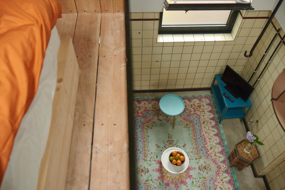 Apartment with Shower photo 1