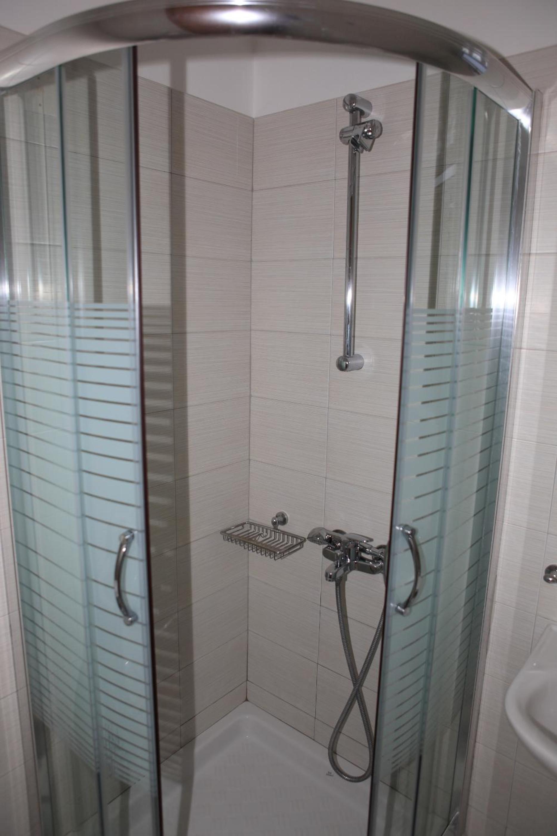 Double or Twin Room - Photo 4