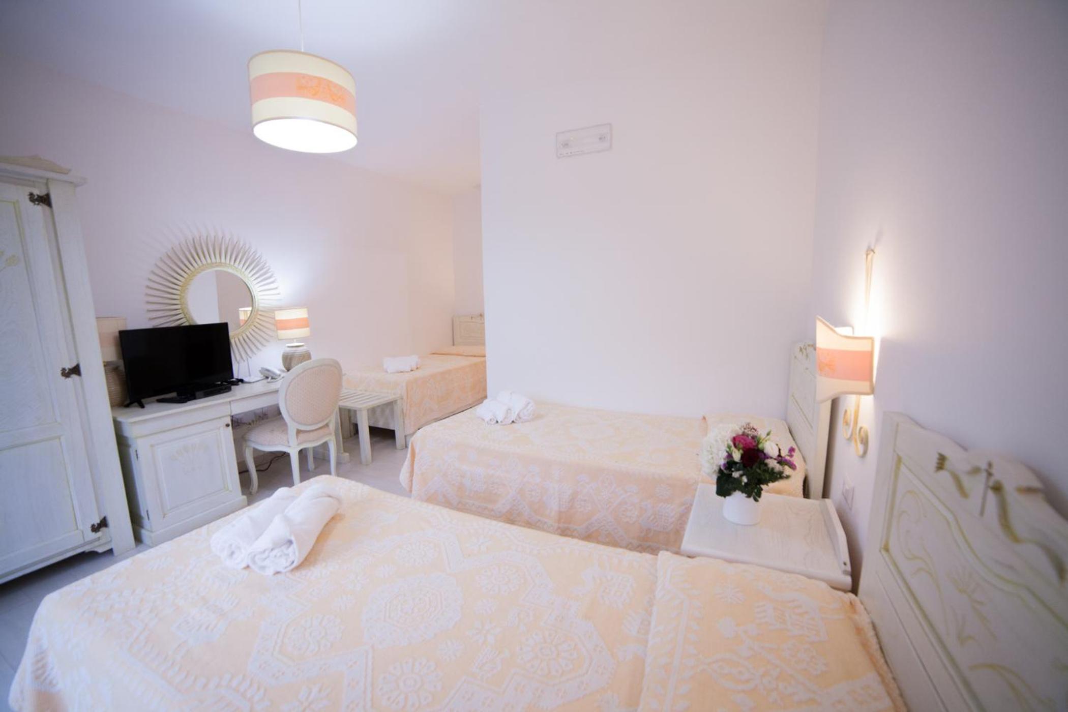 Triple Room with Bathroom photo 2