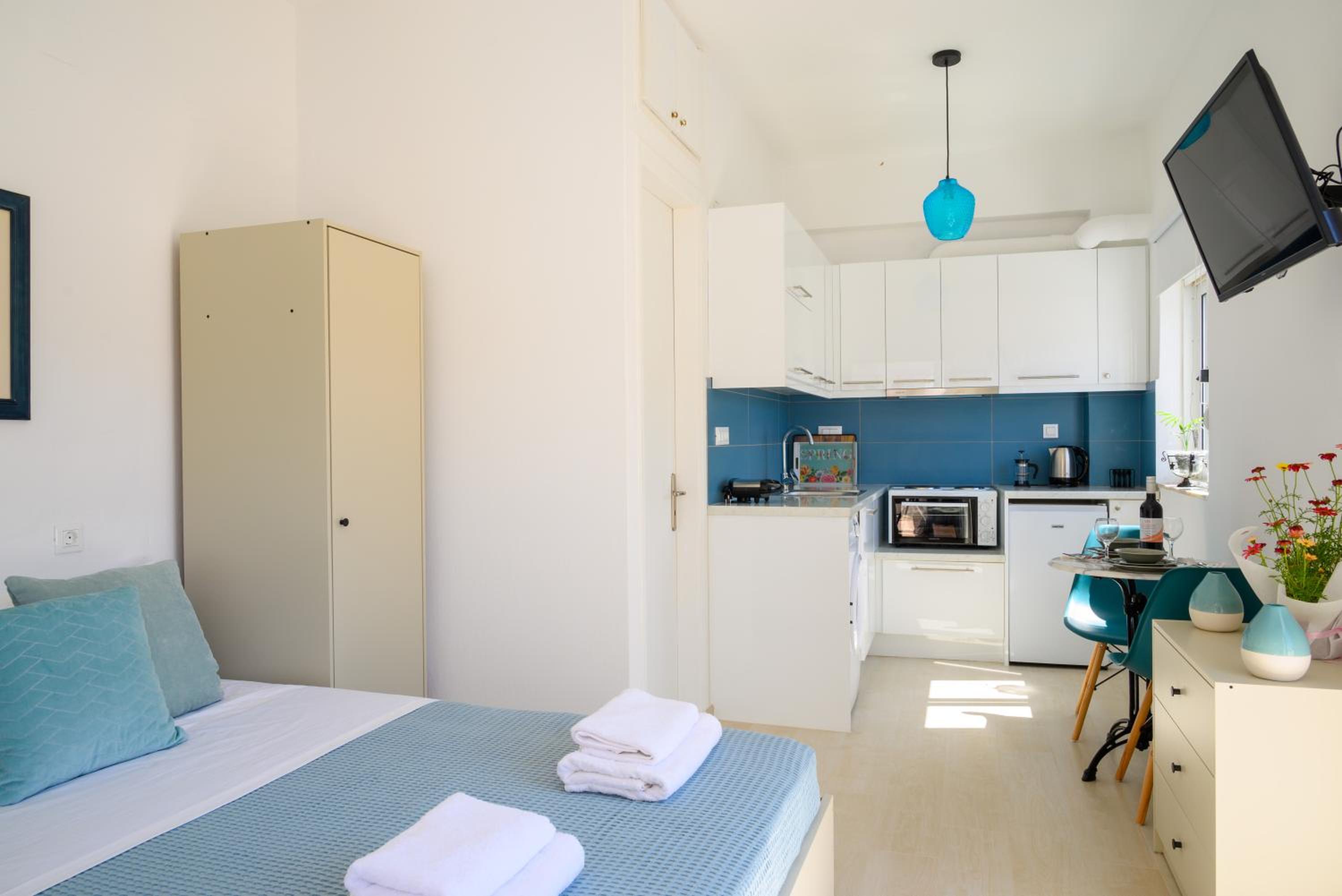 One-Bedroom Apartment photo 1