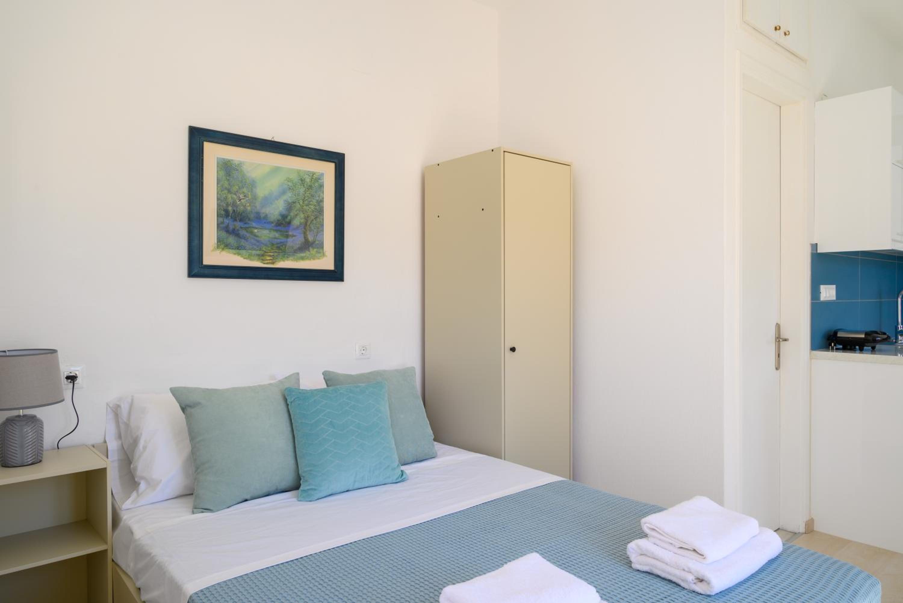 One-Bedroom Apartment photo 3