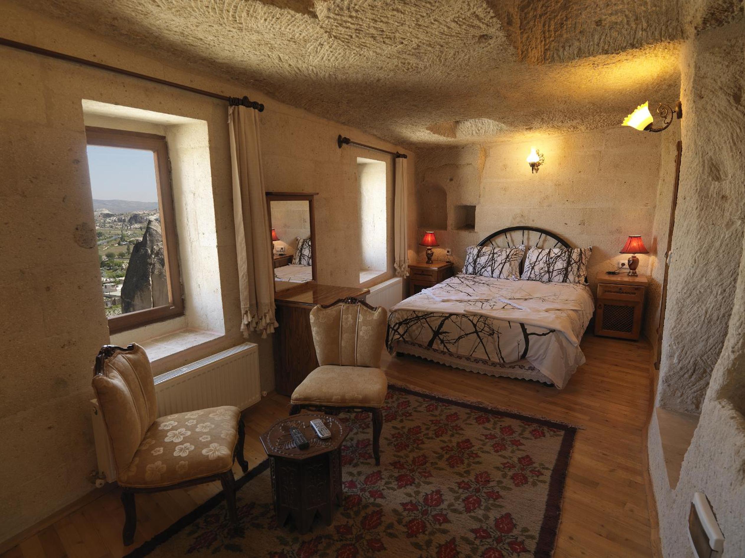 Panaromic Cave Room