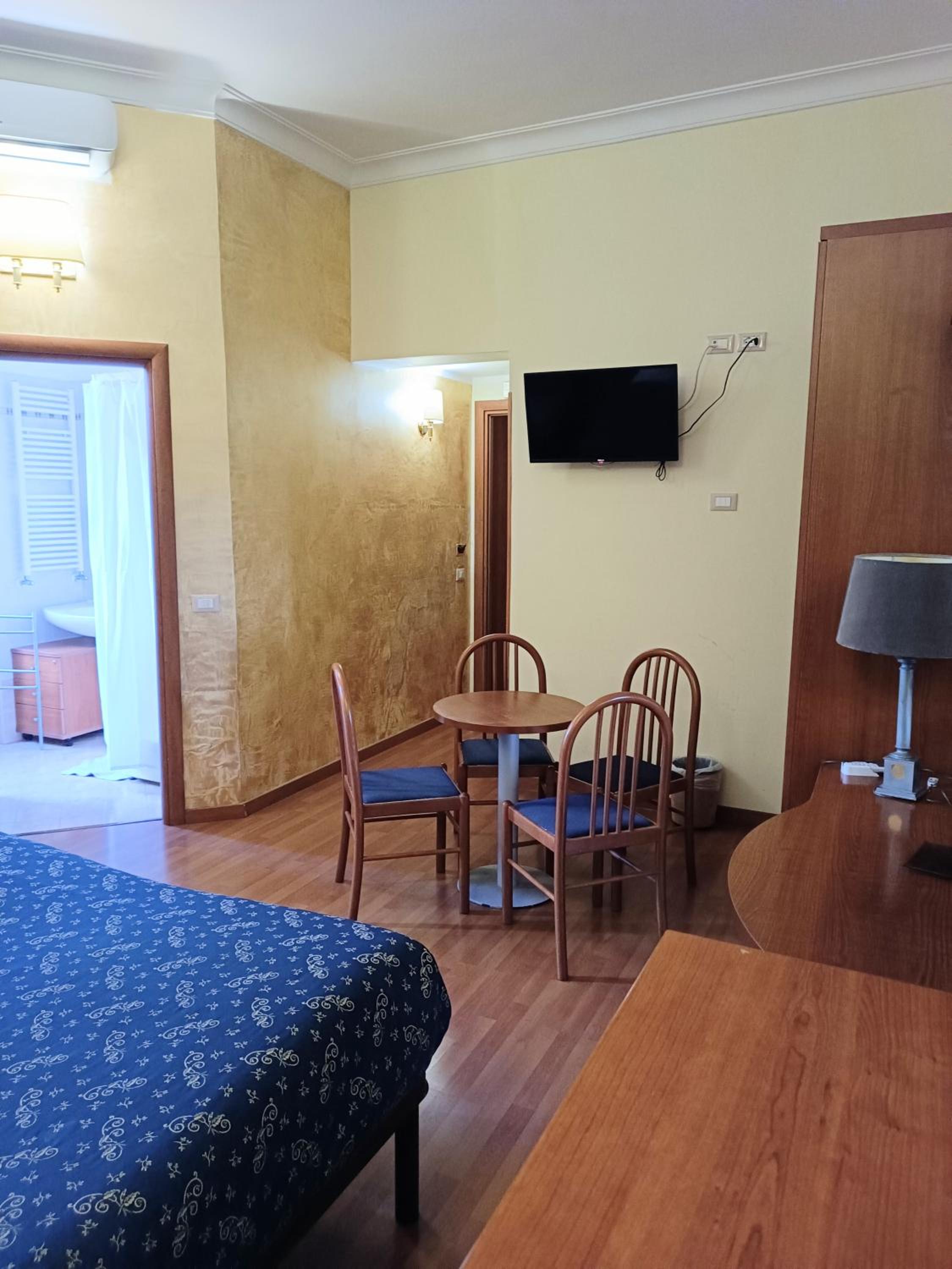 Classic Quadruple Room photo 2