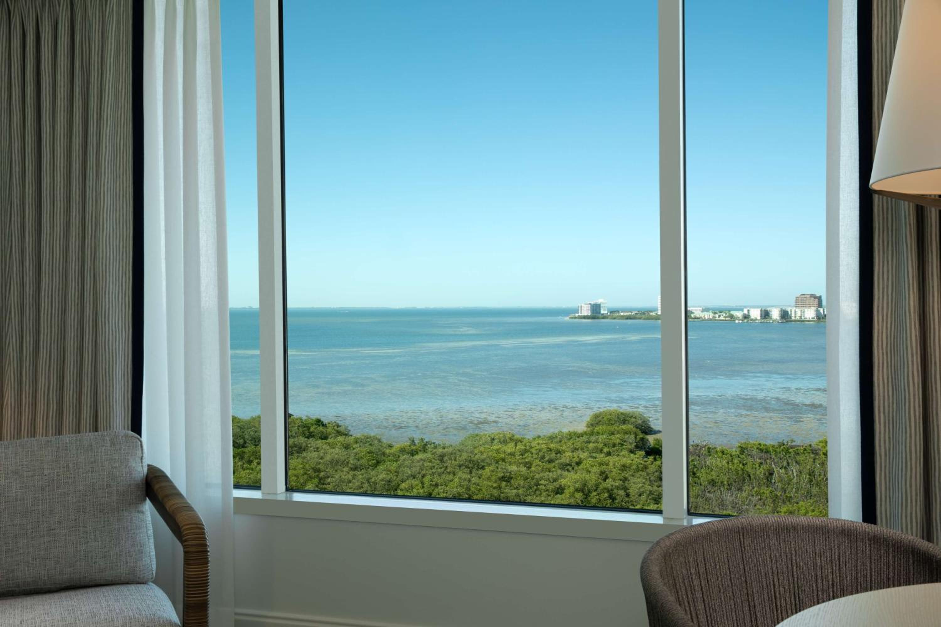 Double Room with Two Double Beds and Bay View - Photo 4