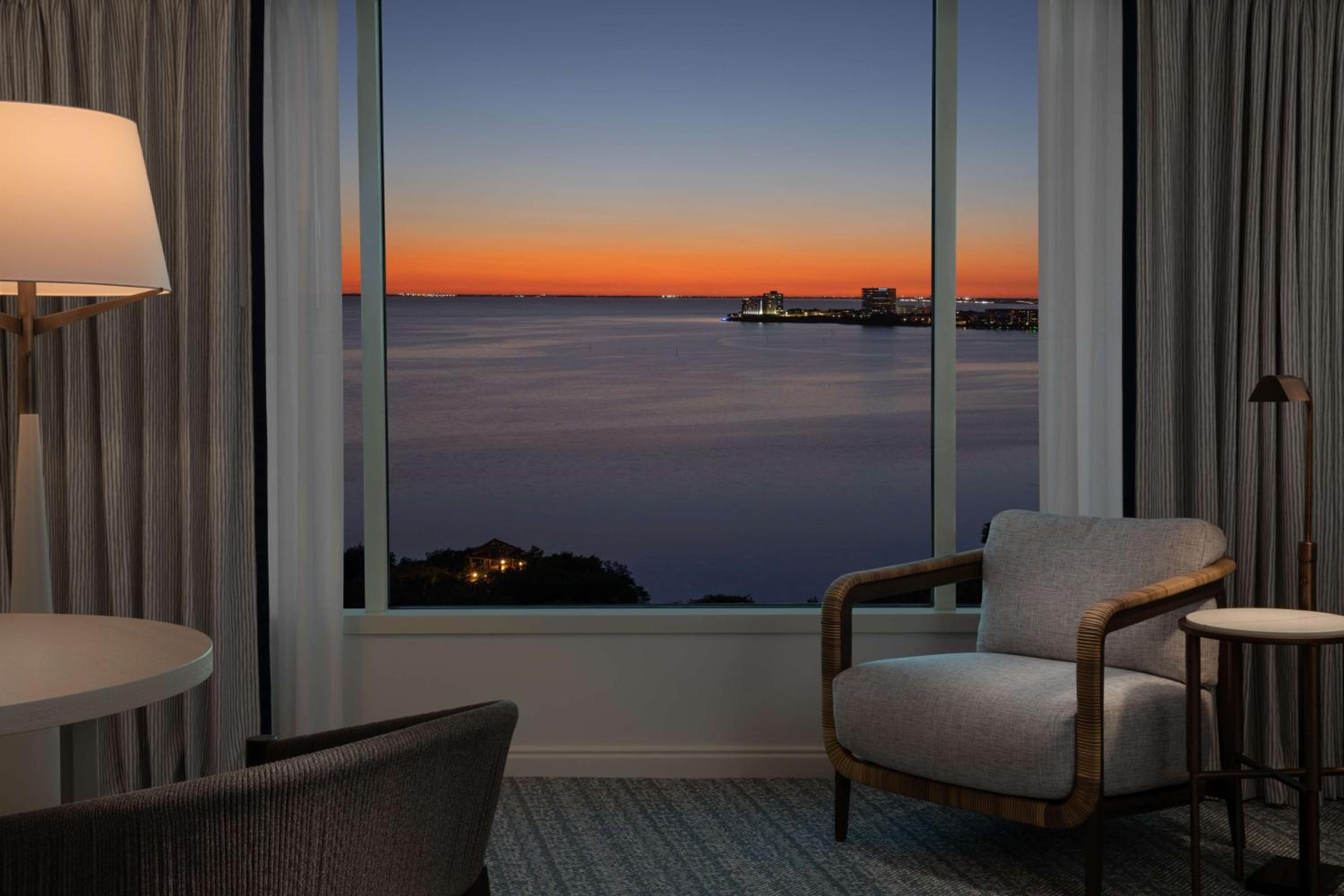 Double Room with Two Double Beds and Bay View - Photo 3