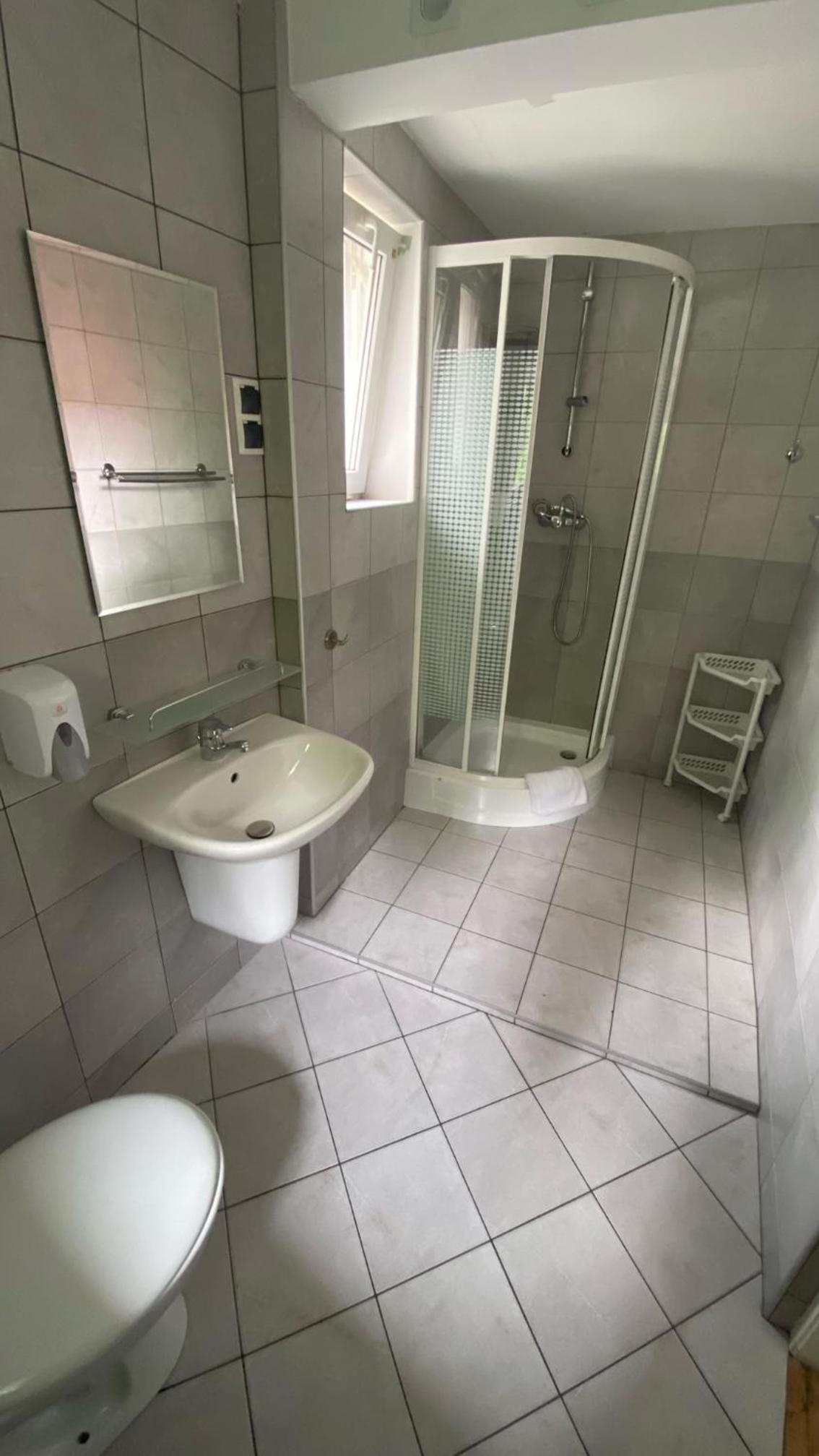 Large Double or Twin Room - Photo 5