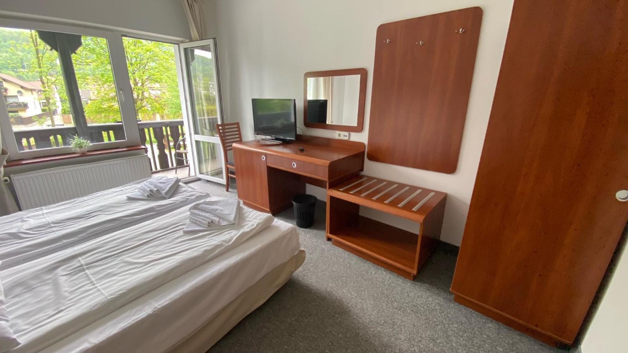Double Room with Private External Bathroom - Photo 1