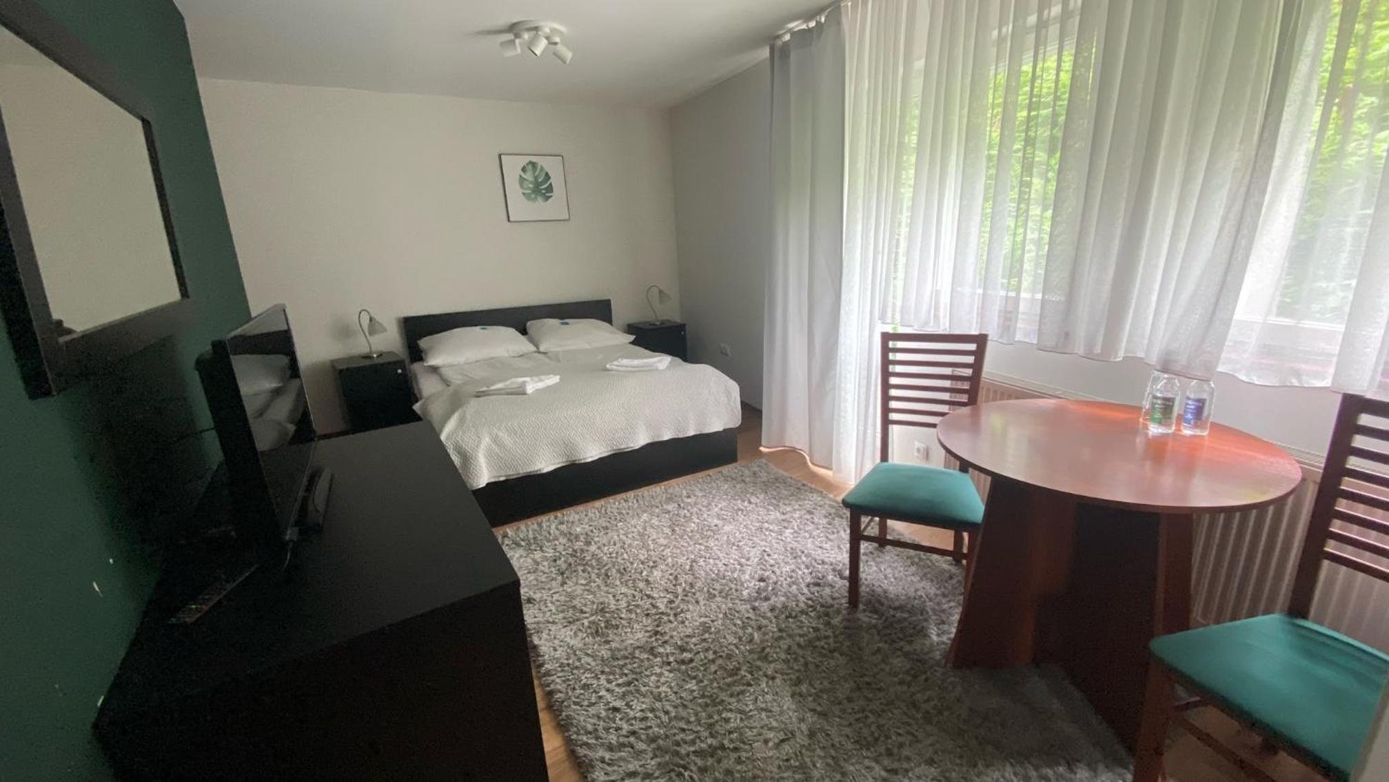 Large Double or Twin Room - Photo 1