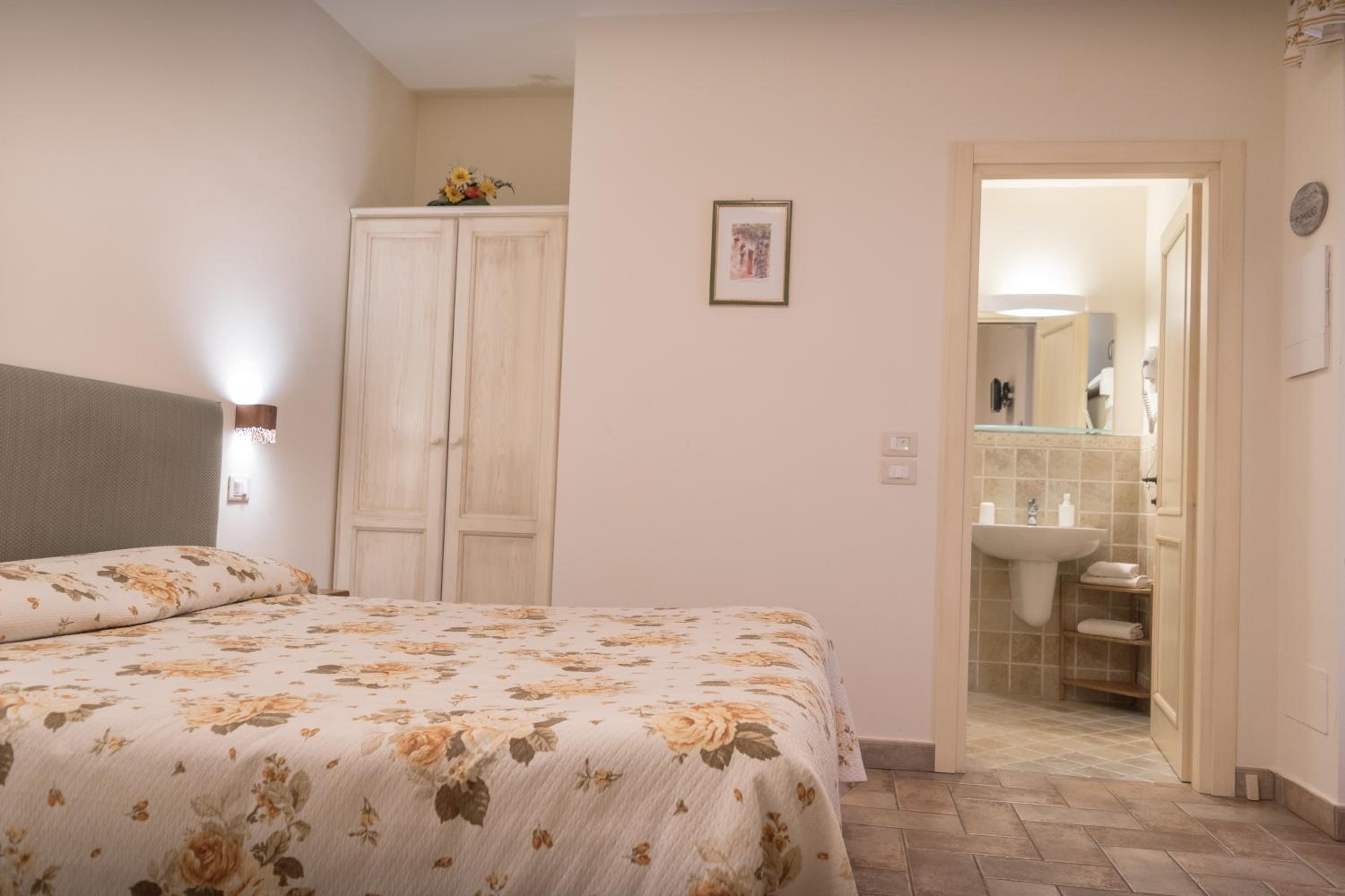 Classic Triple Room - Photo 4