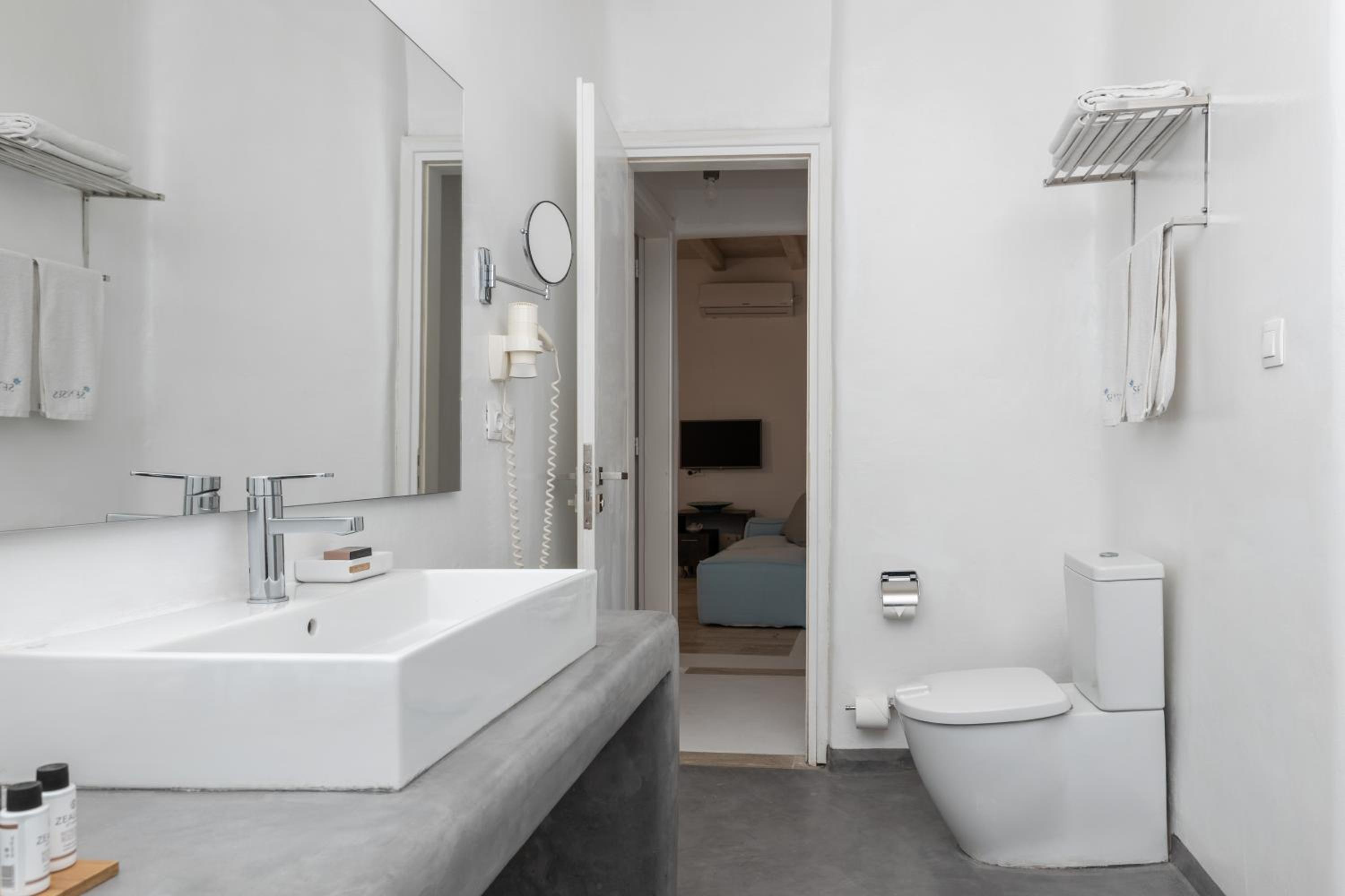 Senses Suite with Outdoor Hot Tub - Photo 2