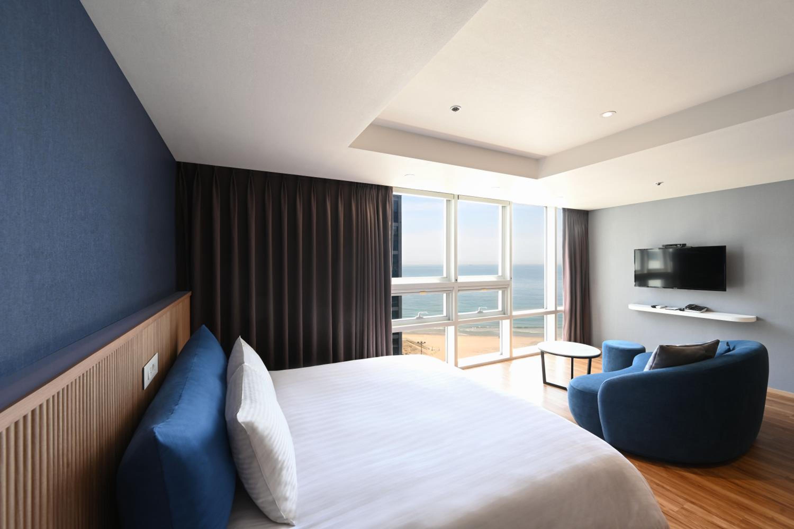 Executive Suite With Half Ocean View
