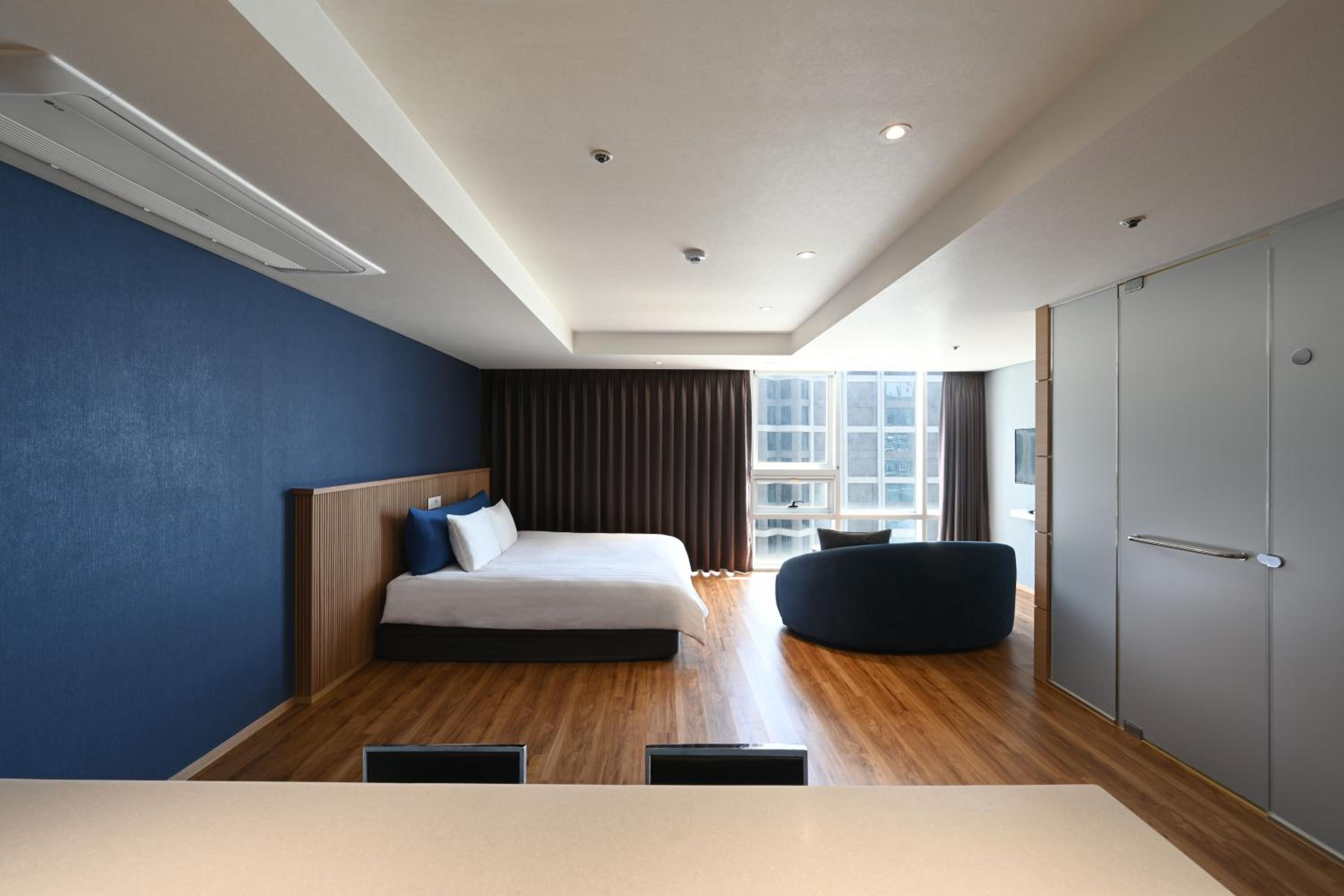 Executive Suite with City View
