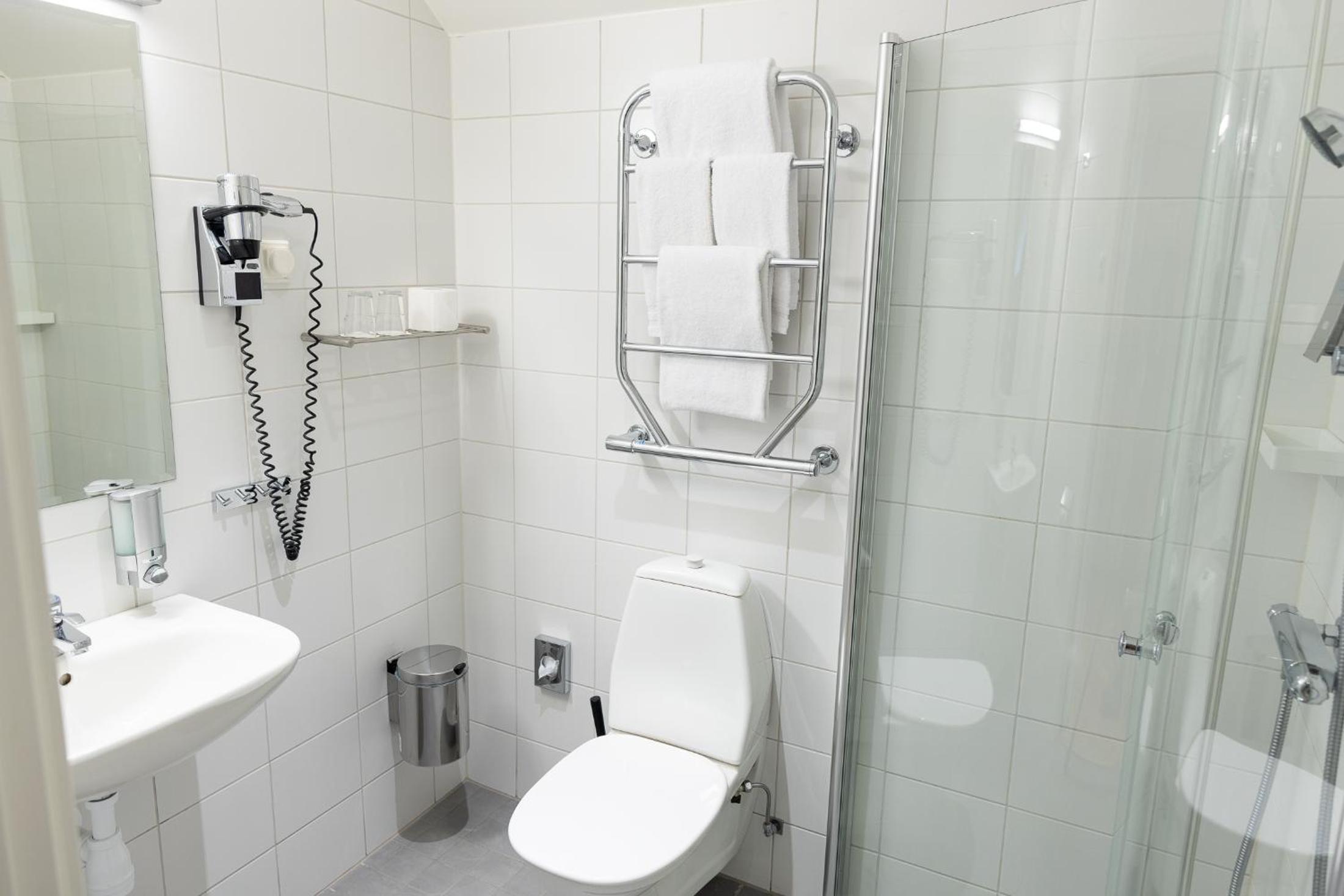 Standard Twin Room - Photo 5