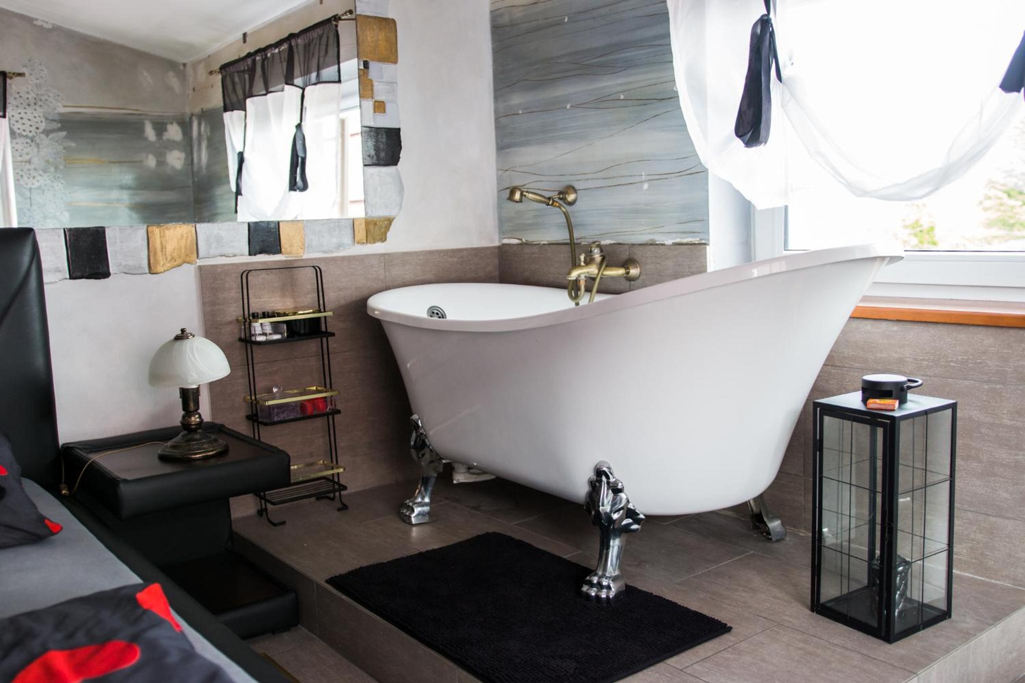 Deluxe Double Room with Bath - Photo 17