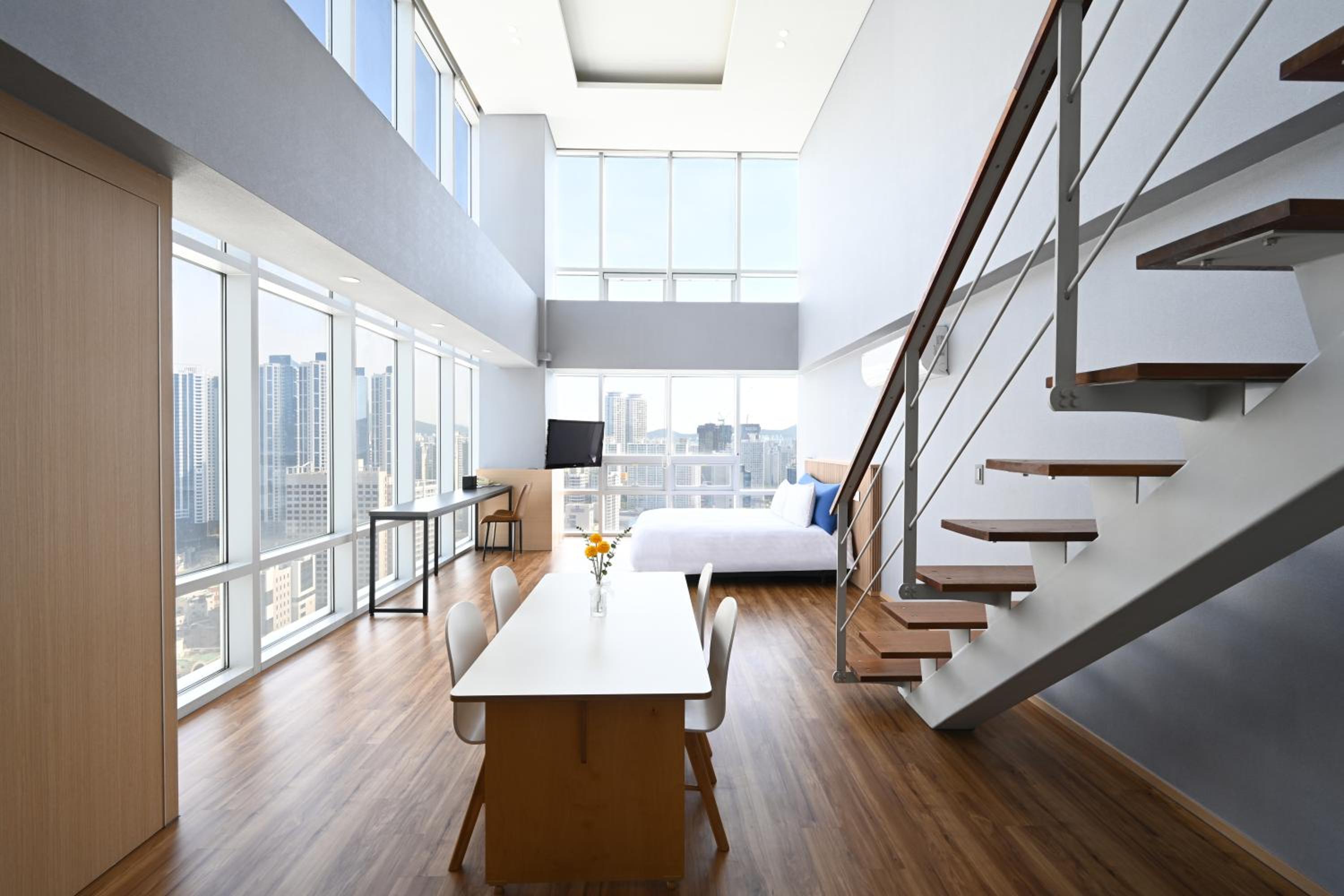 Superior Suite with City View