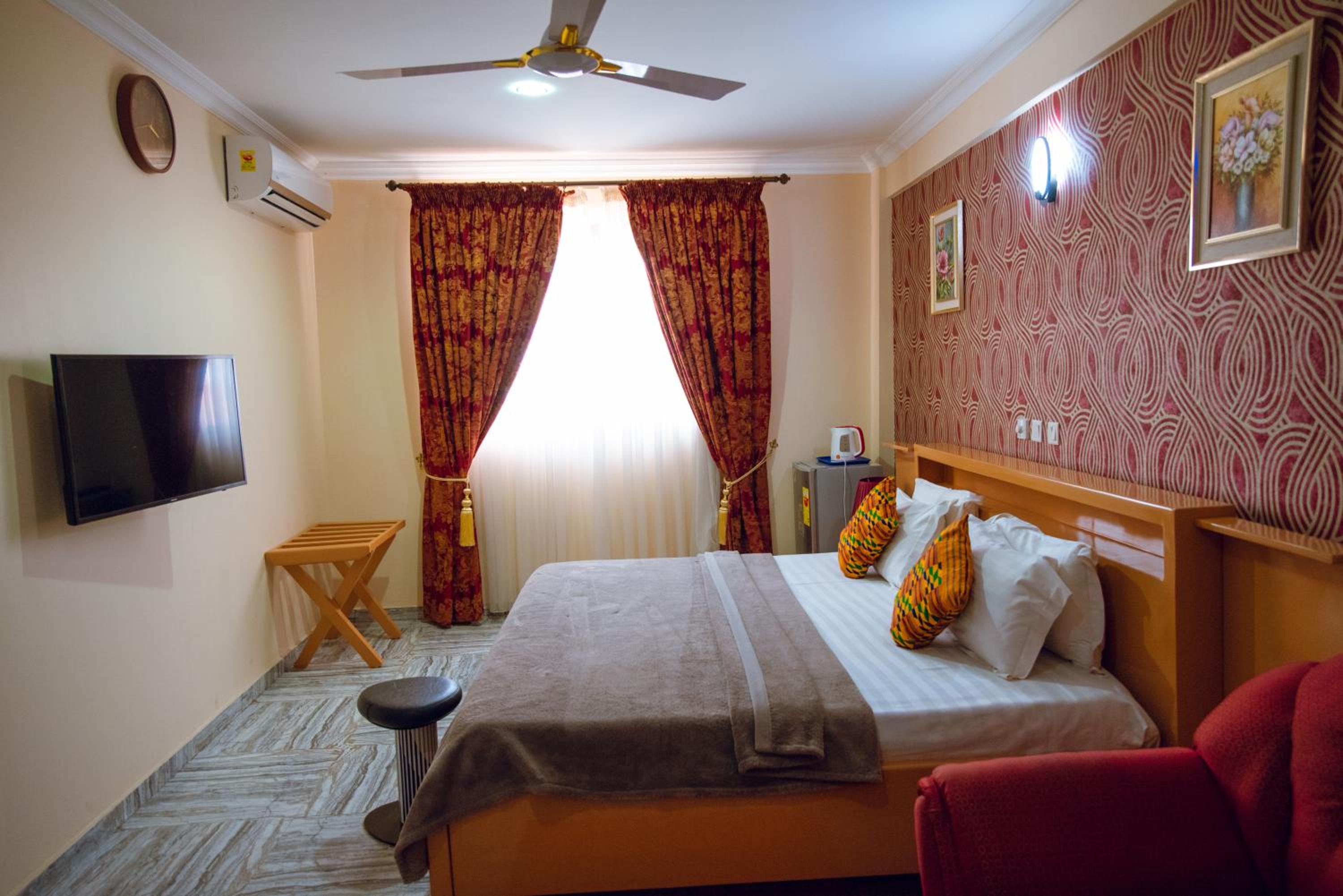 Deluxe King Room photo 2