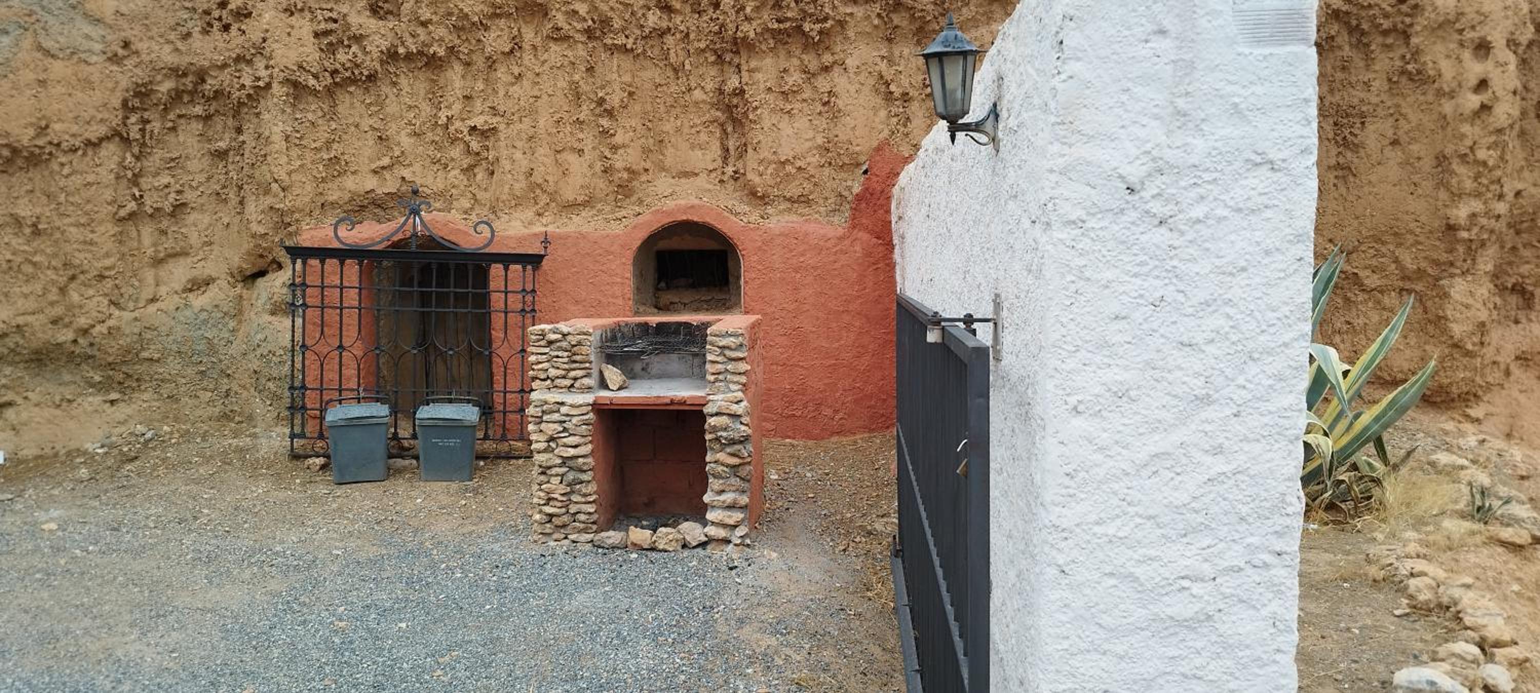 Superior Cave with Hot tub - Photo 28