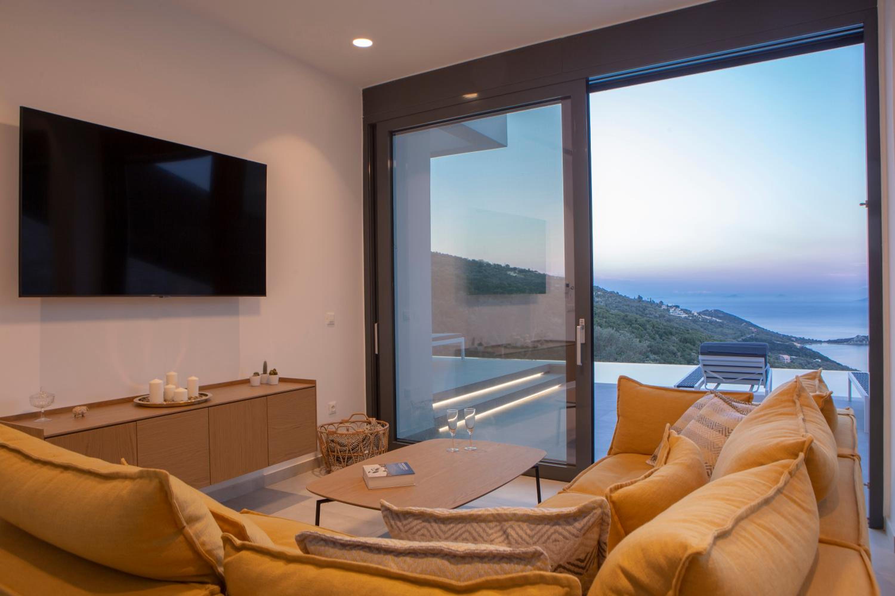 Three-Bedroom Villa photo 2