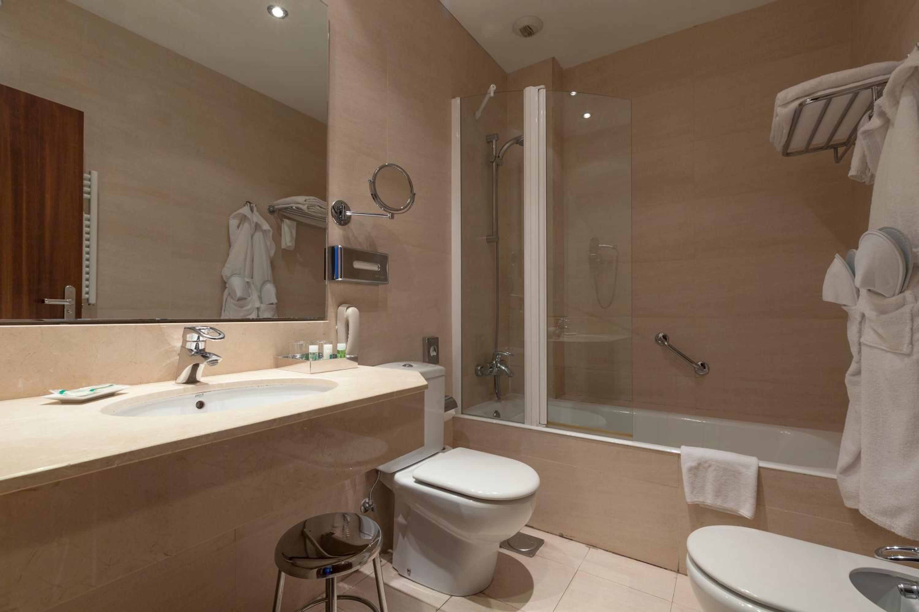 Superior Double or Twin Room - Photo 3