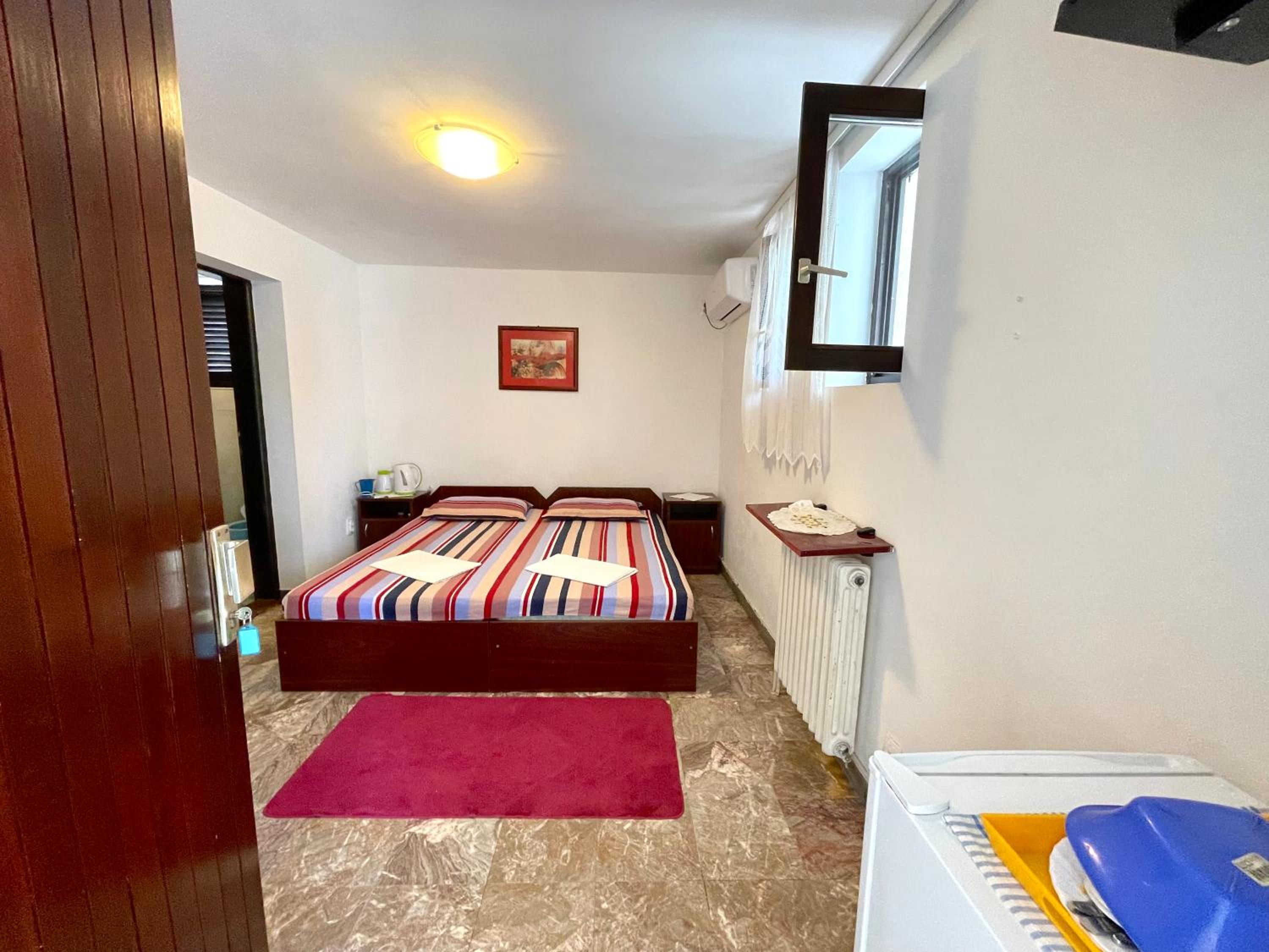 Studio Apartment - Photo 1