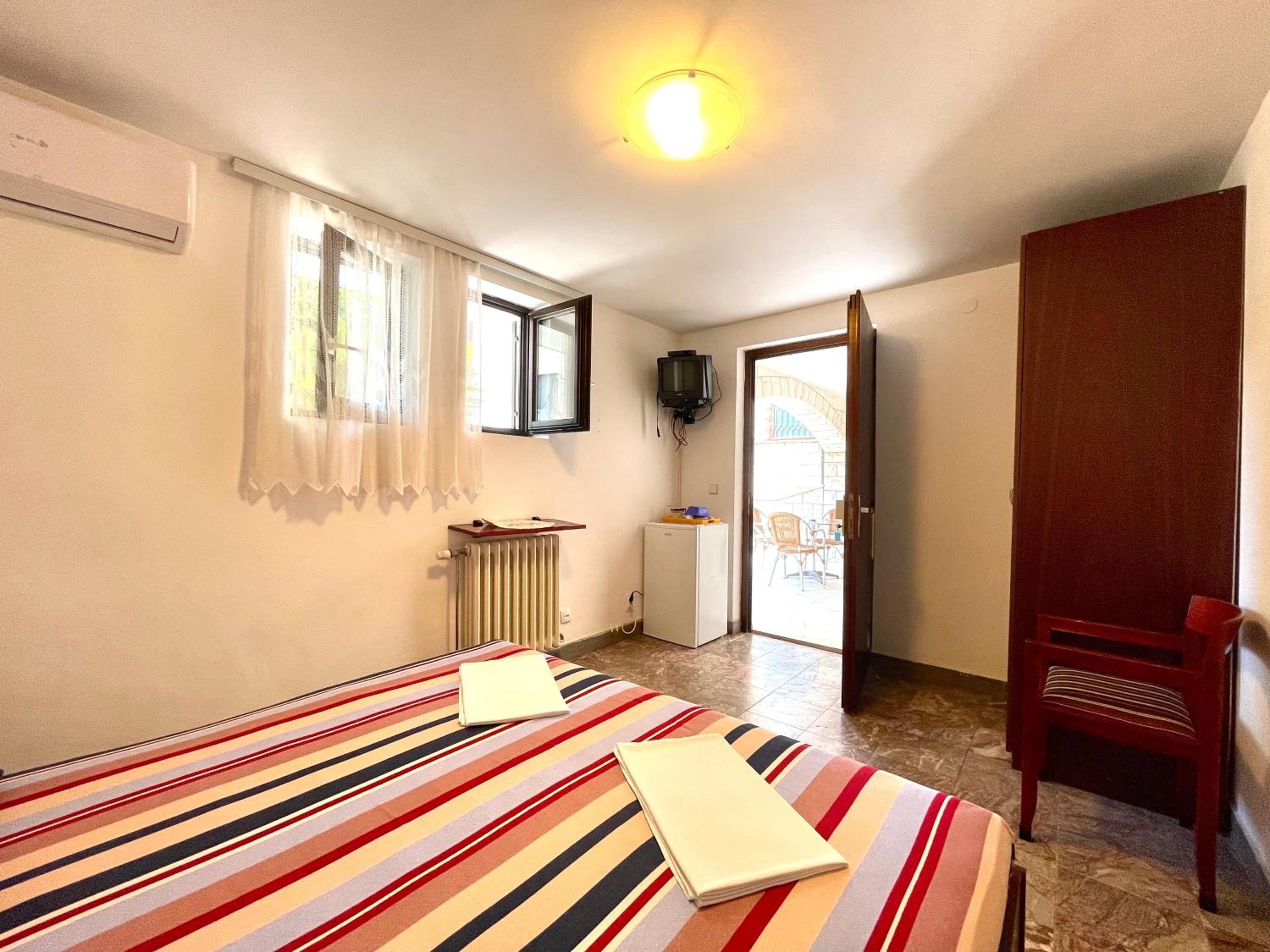 Studio Apartment - Photo 7
