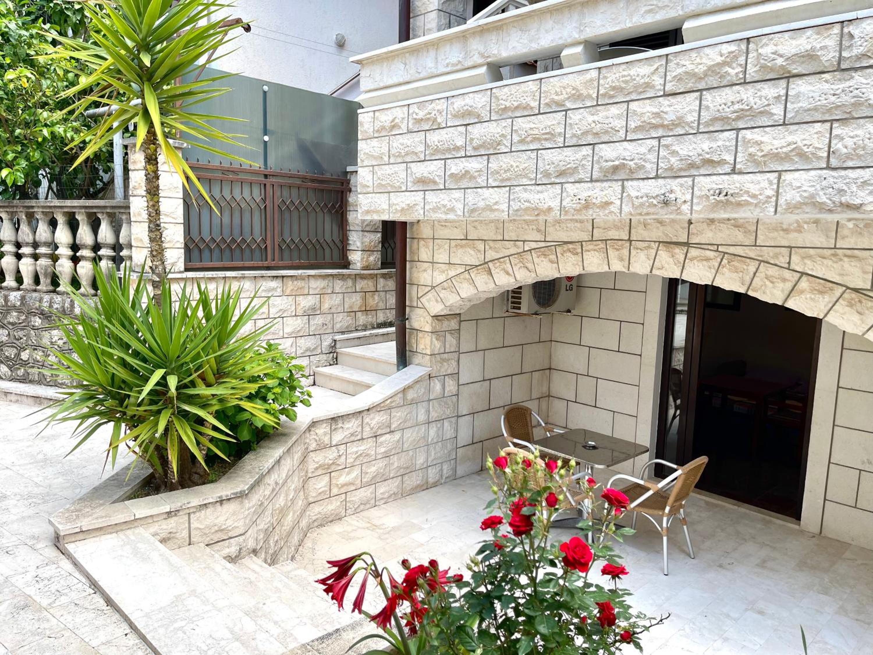 Apartment with Garden View - Photo 10