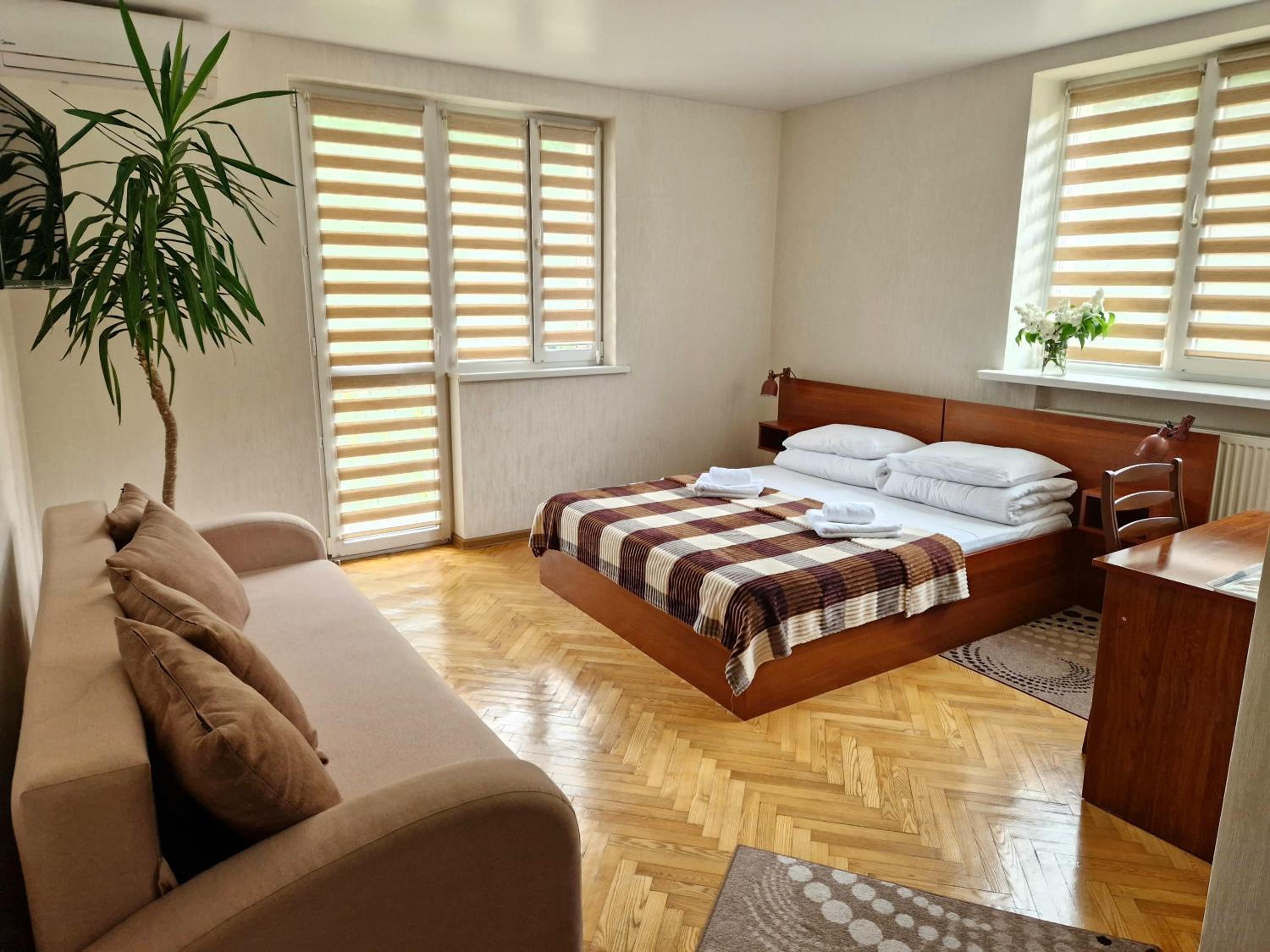Family Room with Balcony photo 3