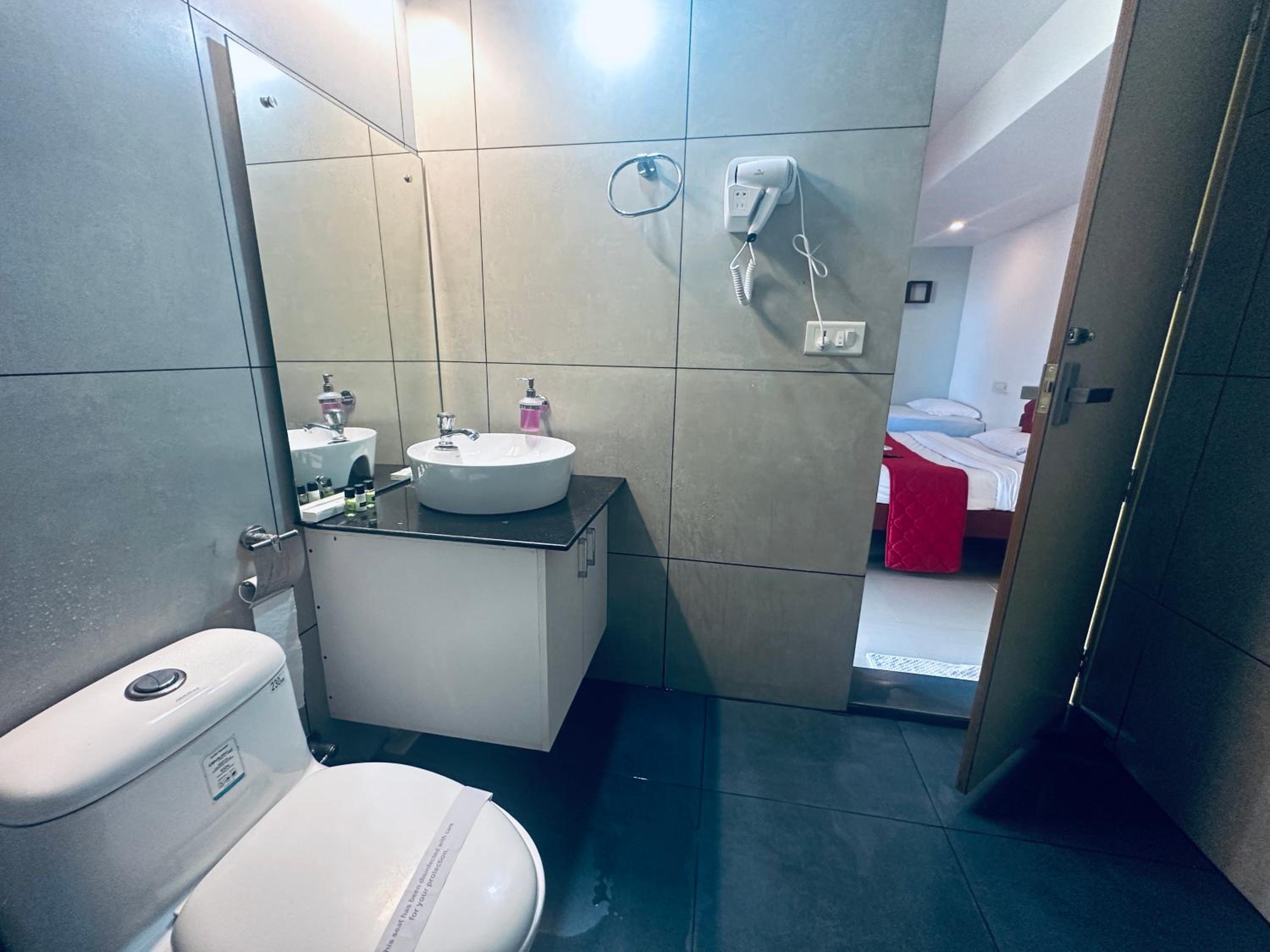 Double Room with Lake View - Photo 2