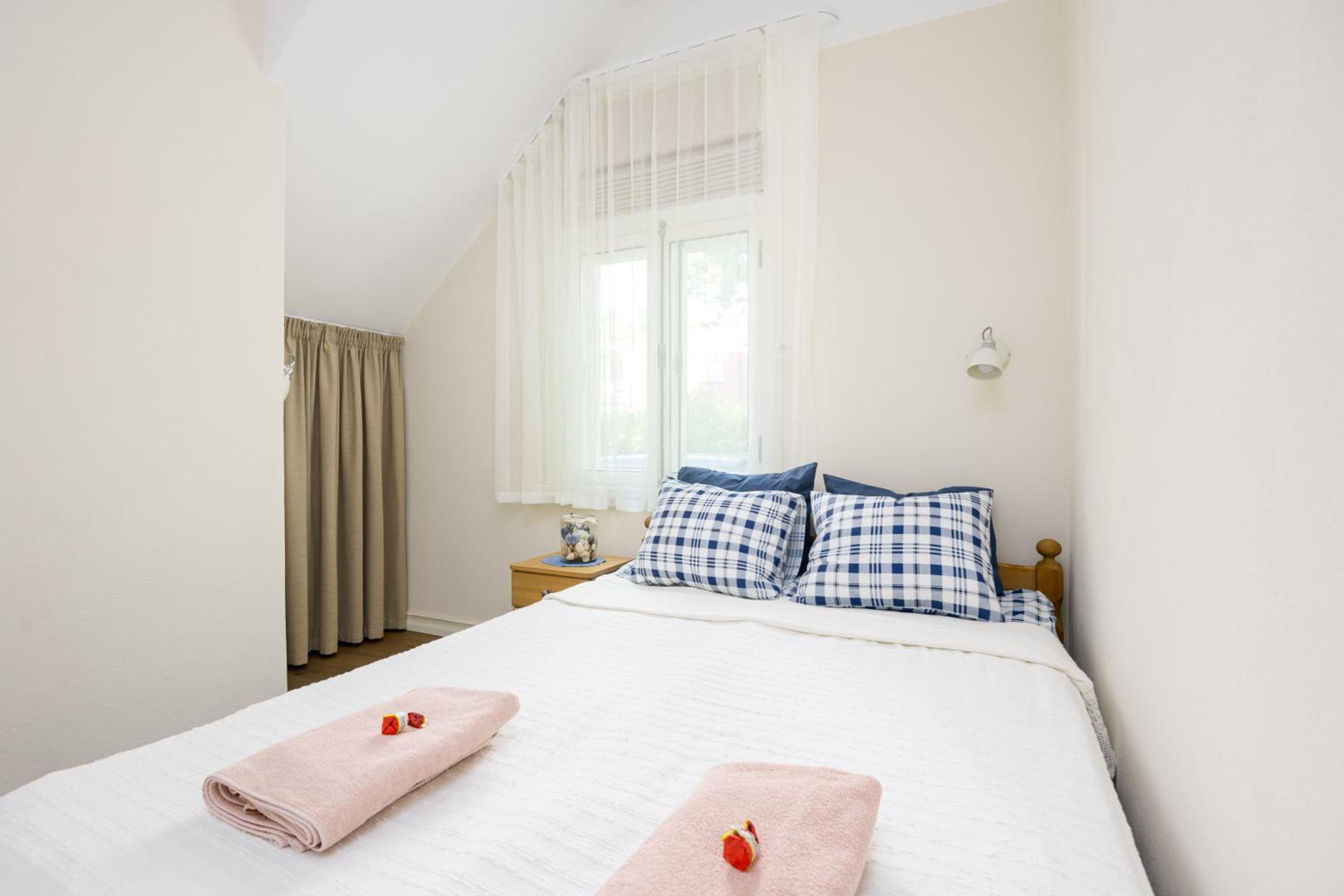 One-Bedroom Apartment - Photo 11