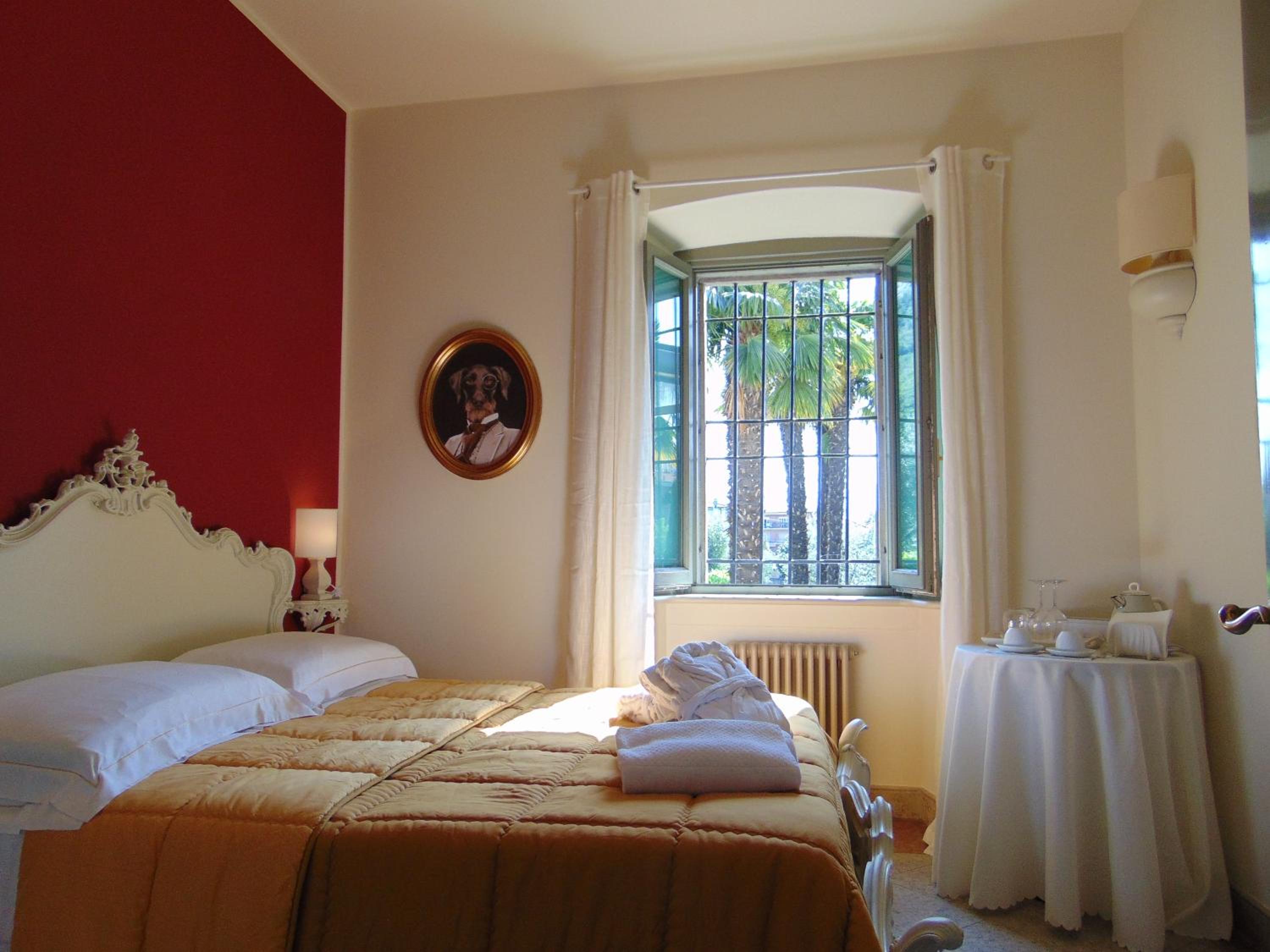 Standard King Room photo 3