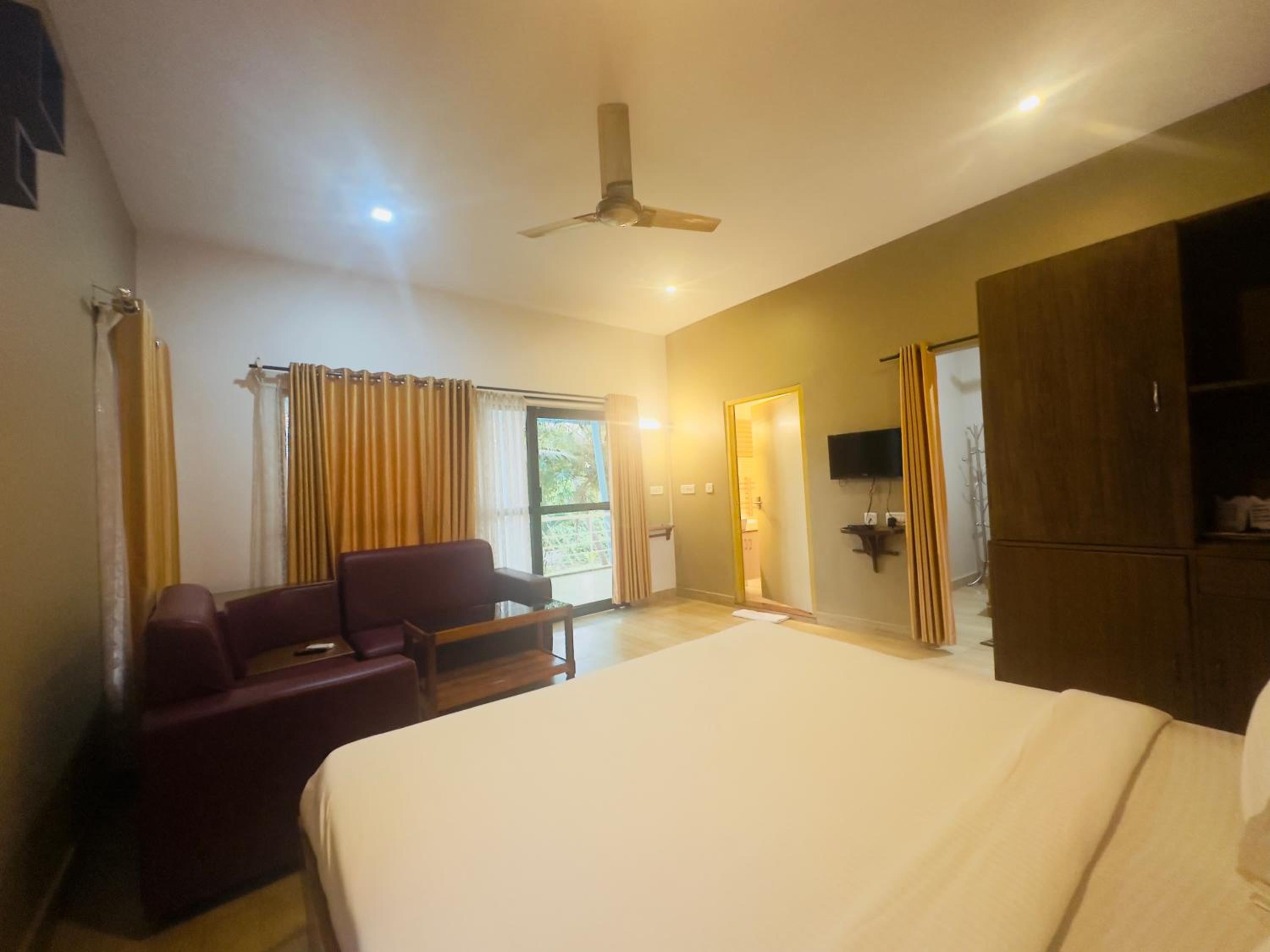 Suite with Lake View - Photo 5
