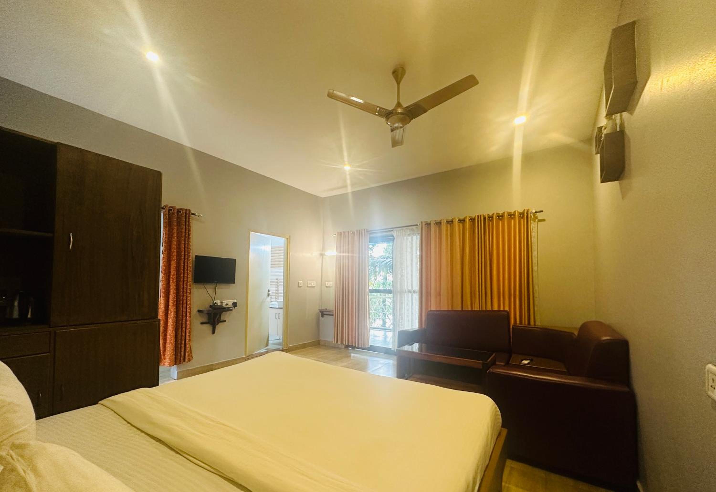 Suite with Lake View - Photo 11