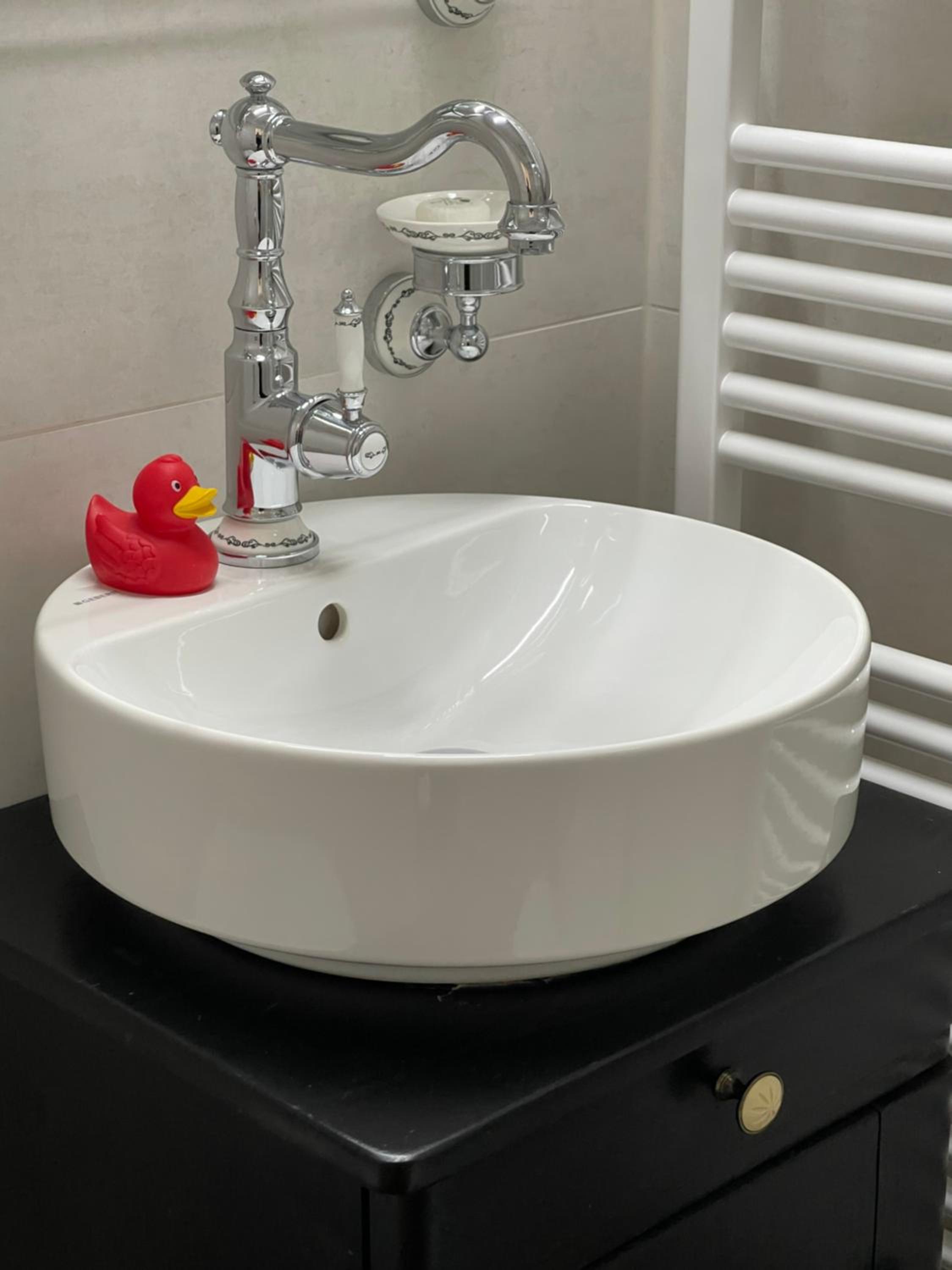 Deluxe Double Room with Shower - Photo 4