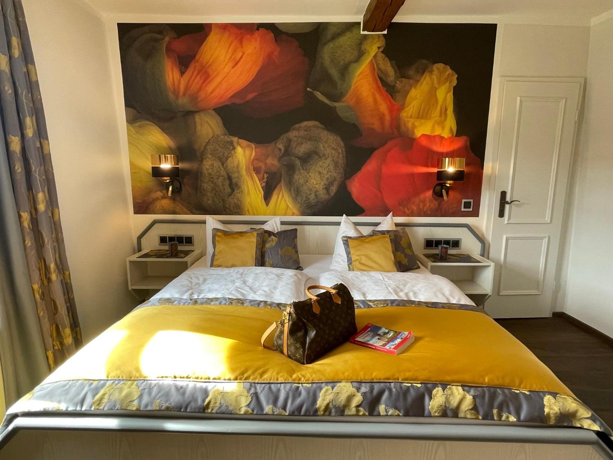 Deluxe Double Room with Shower - Photo 6