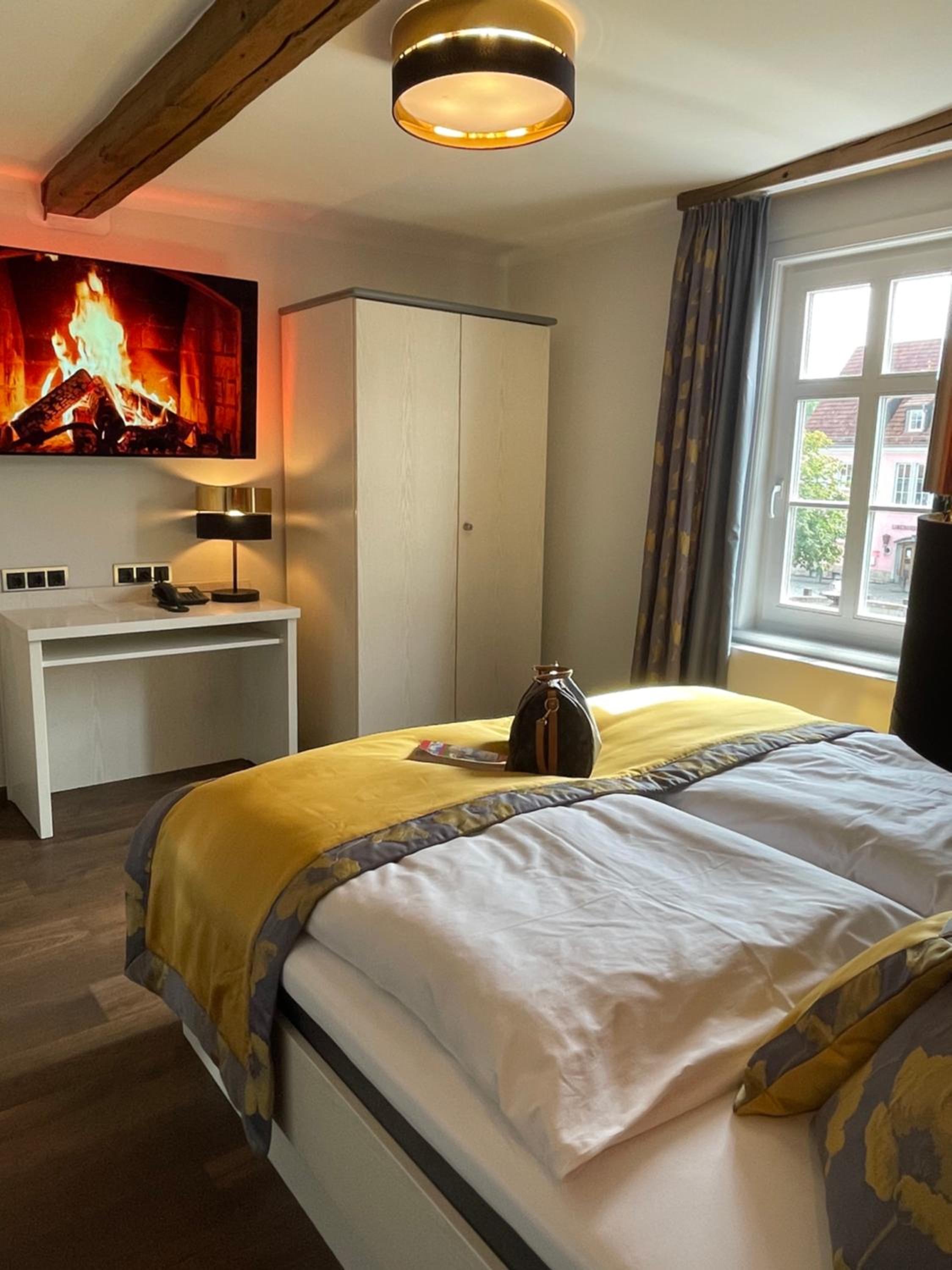 Deluxe Double Room with Shower - Photo 2