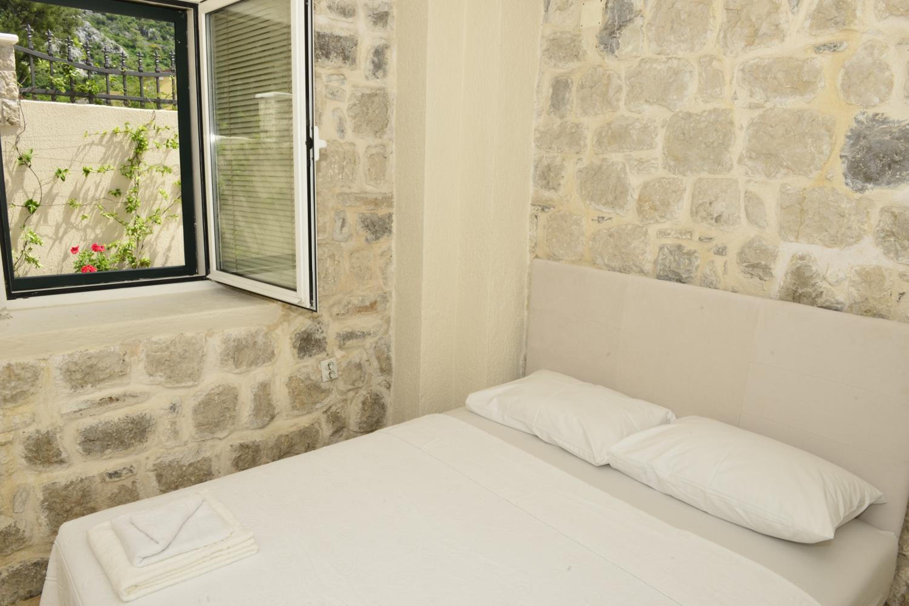 Deluxe One Bedroom Apartment