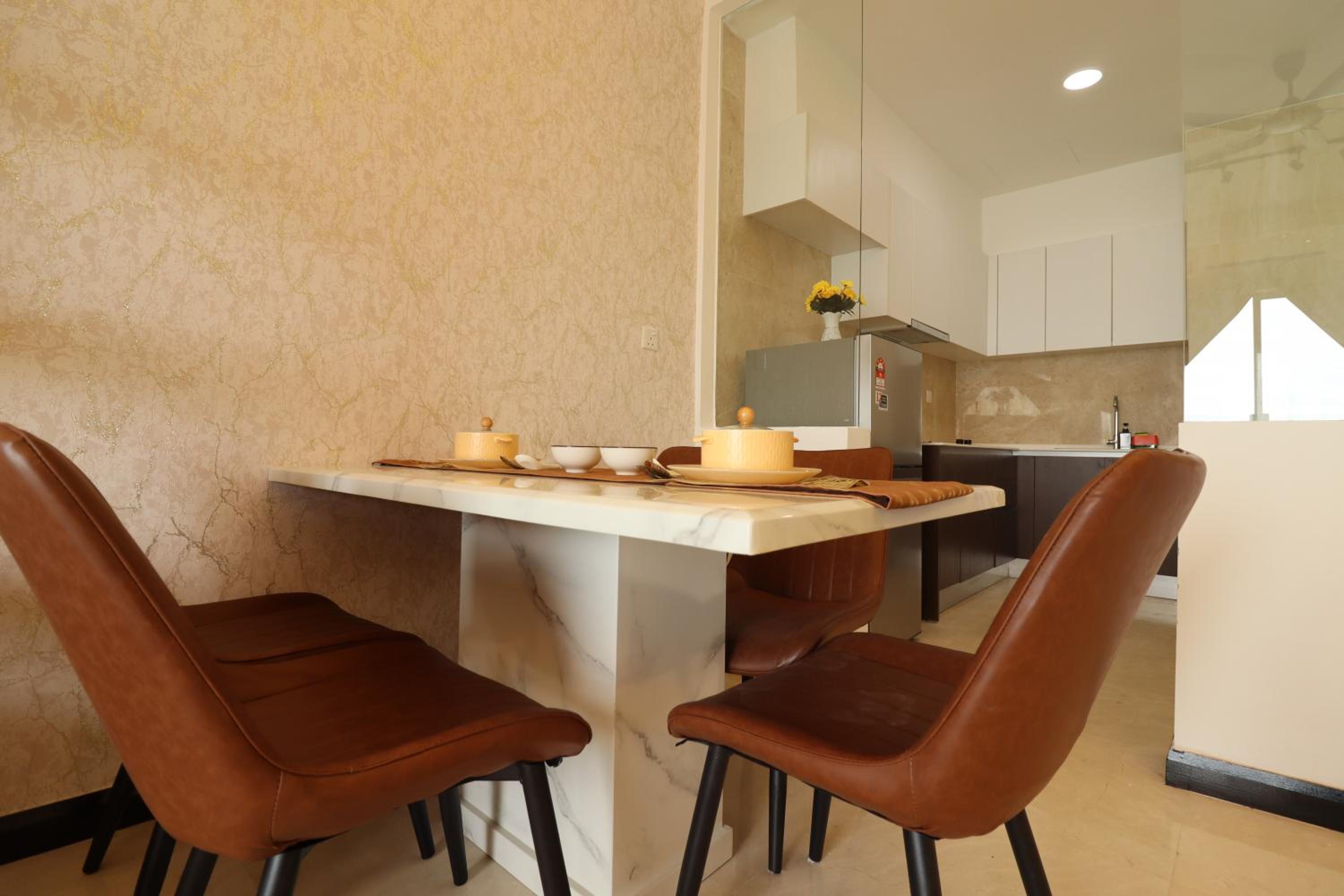 Luxury Family 3 Bedroom Suite (Private Bathtub and Sea View)