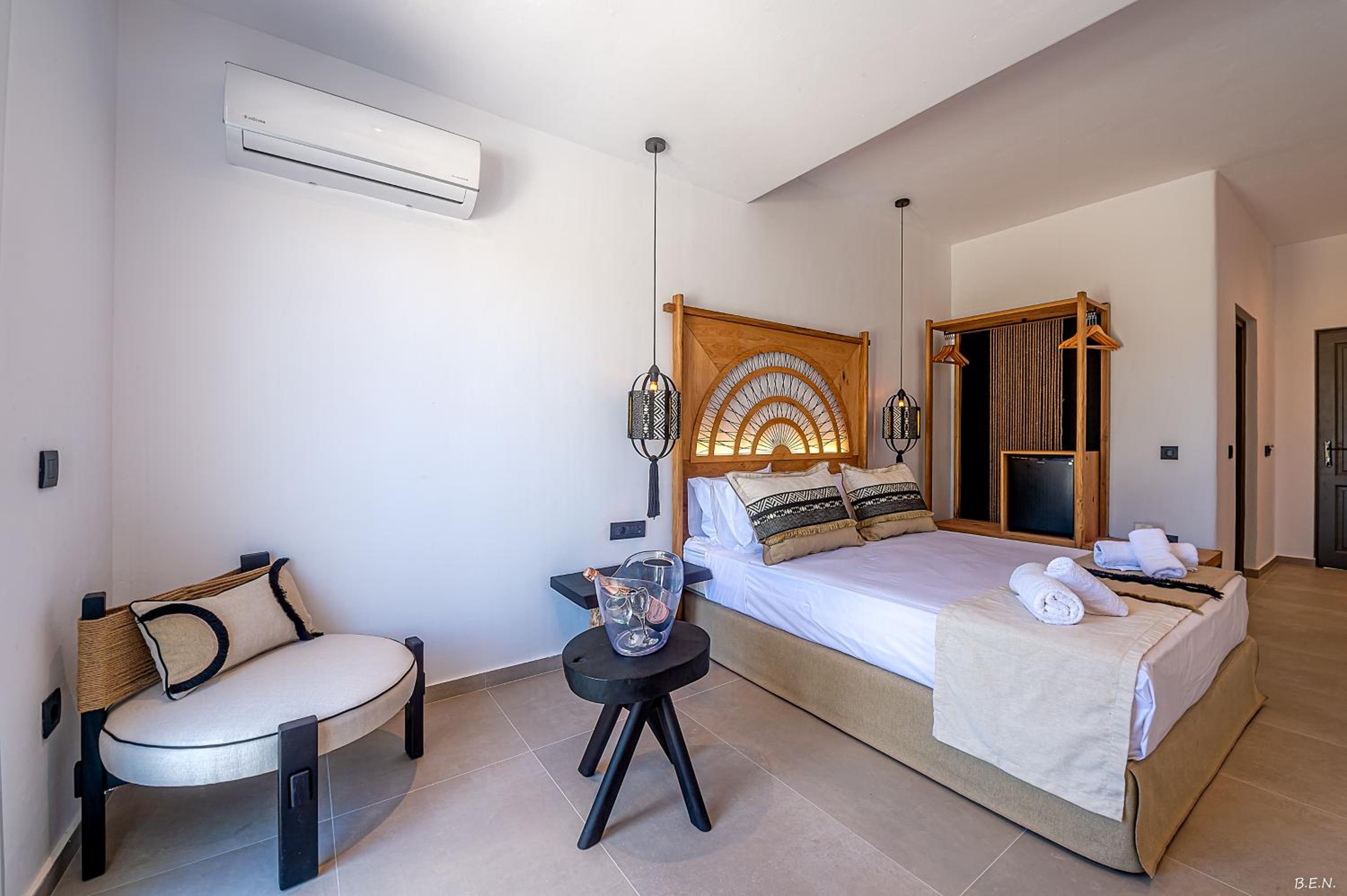 Queen Room with Garden View - Photo 7