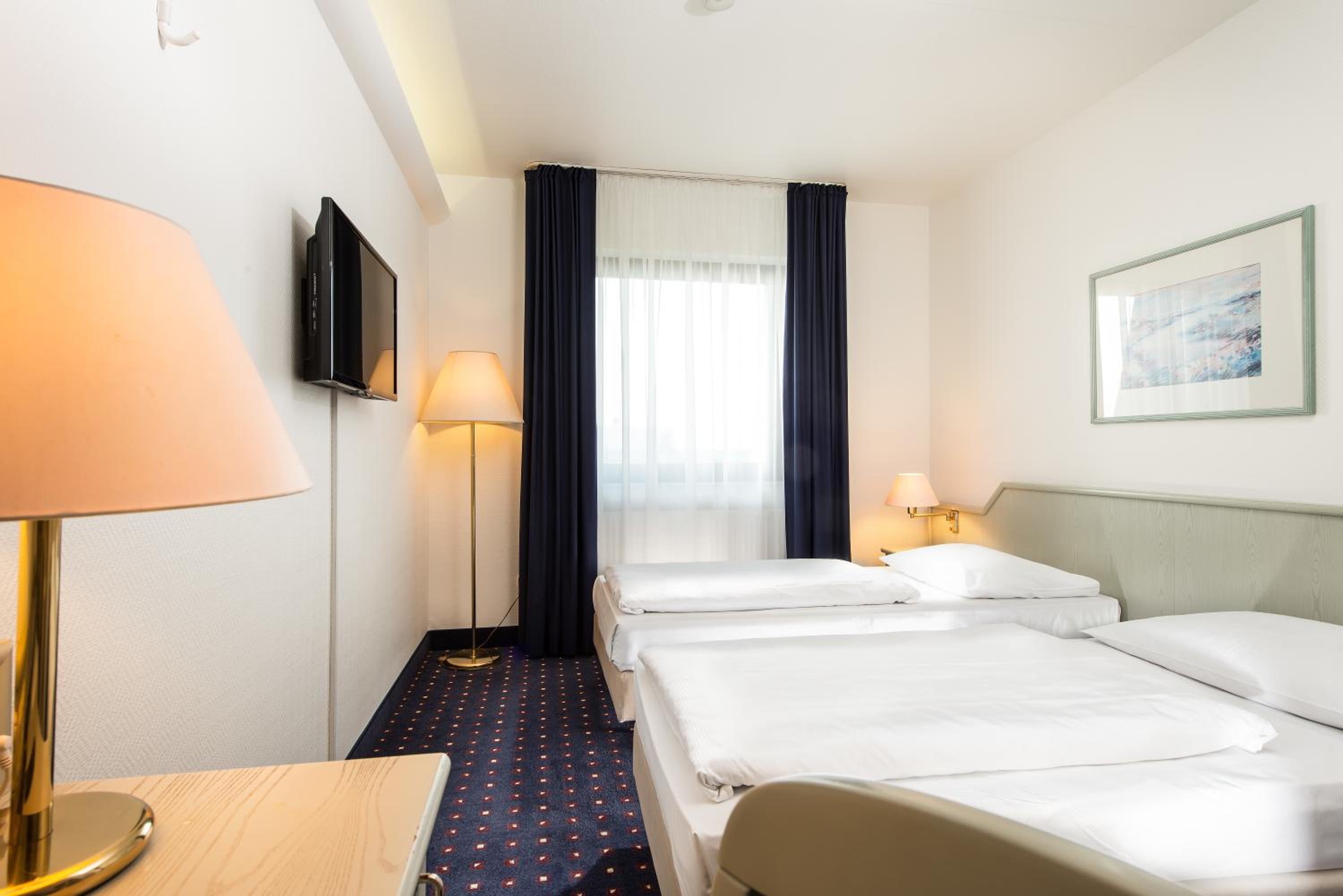 Standard Double or Twin Room - Photo 1