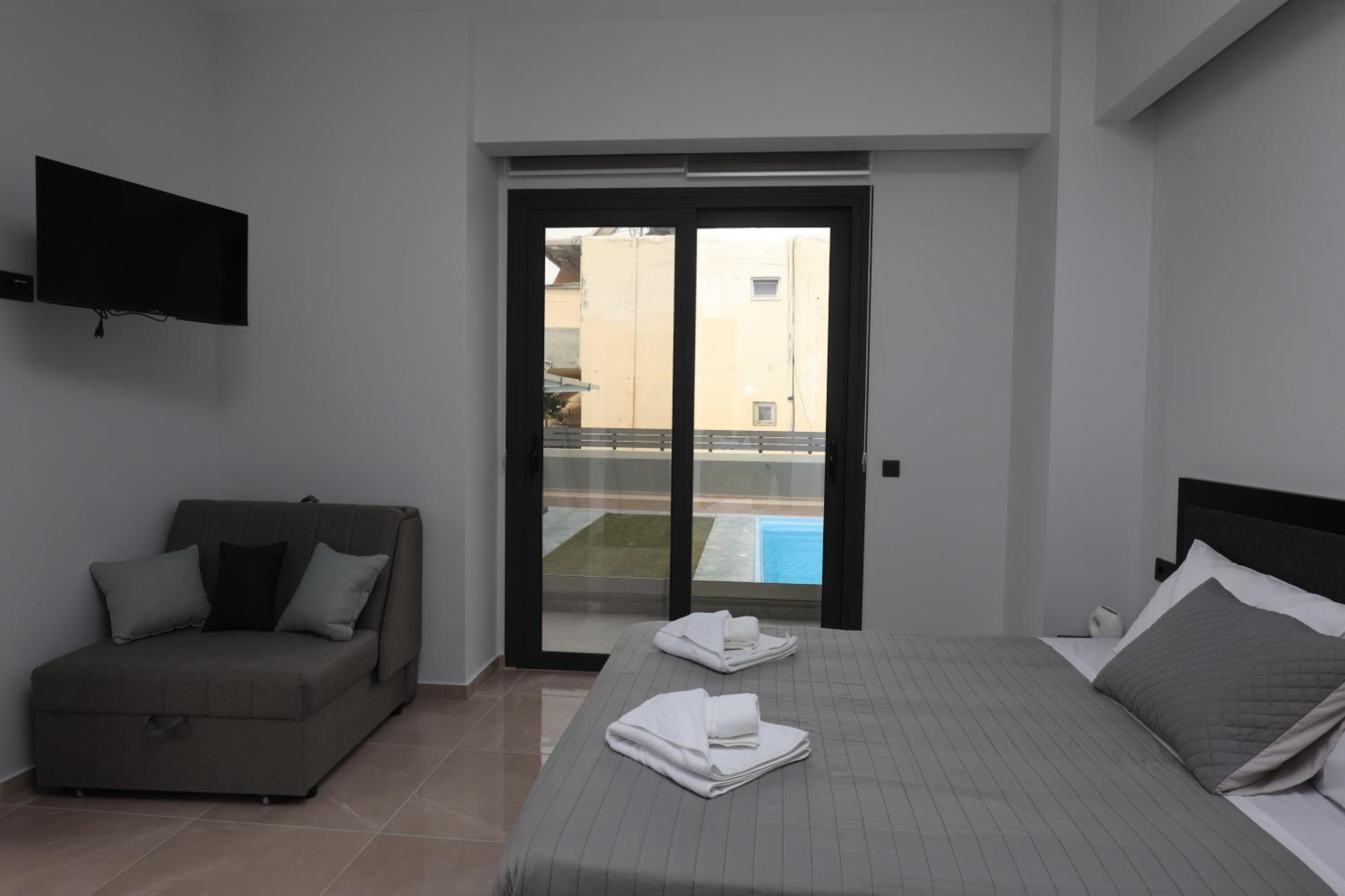 Triple Room with Pool View