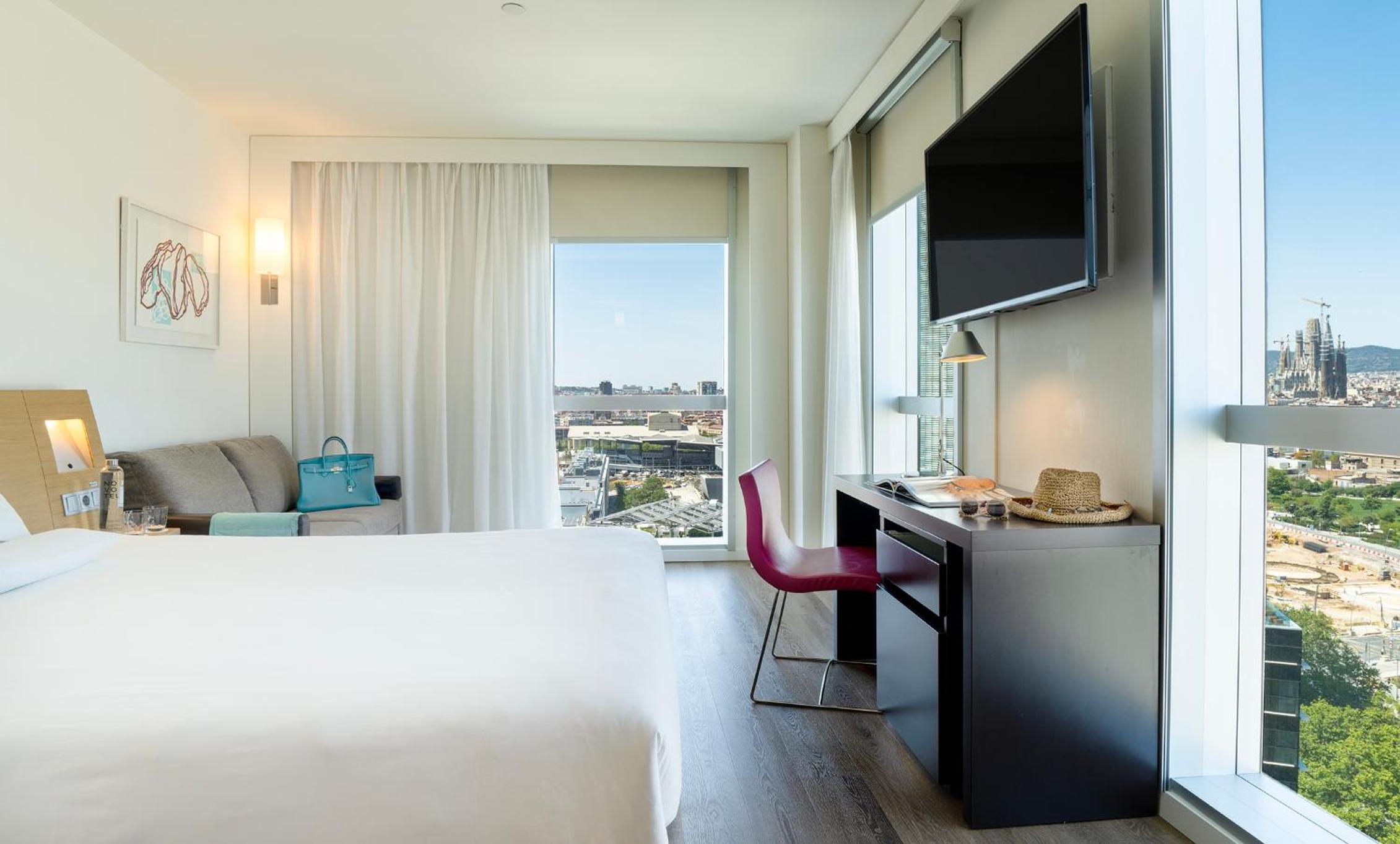 Superior Double Room with View thumbnail 5