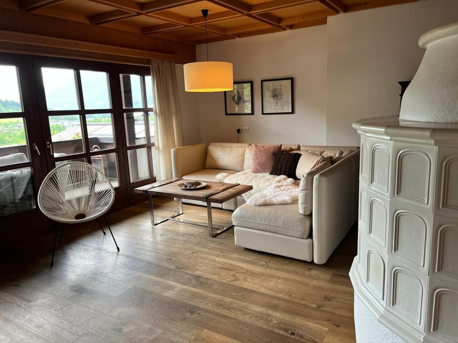 Five-Bedroom Apartment with Terrace photo 1