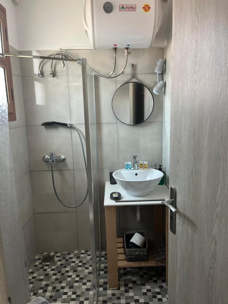 Twin Room - Photo 17