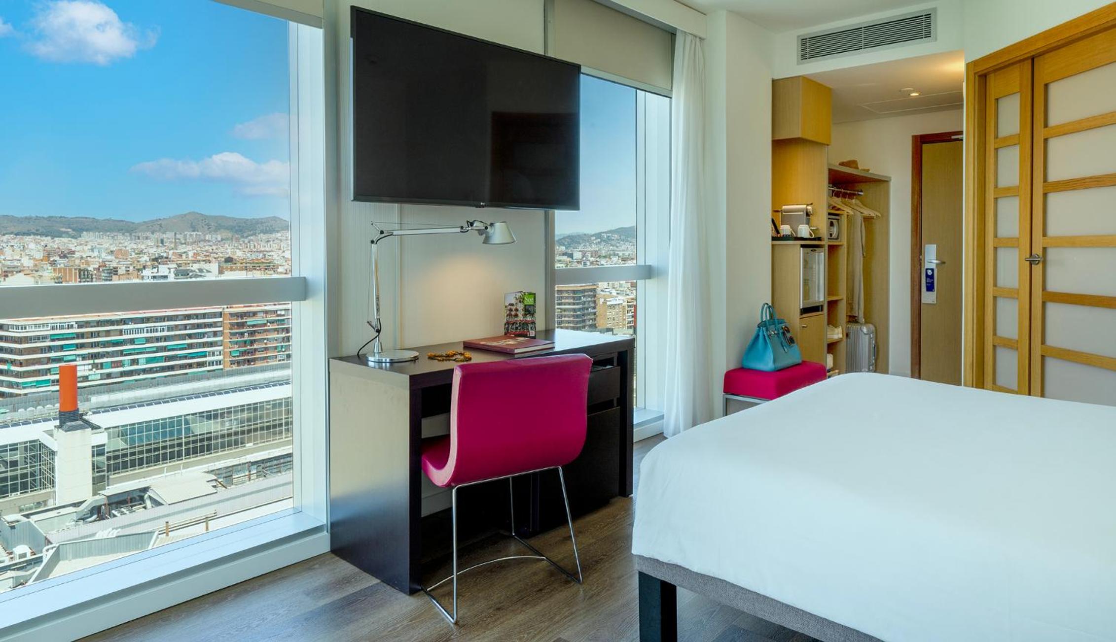 Superior Double Room with View thumbnail 6