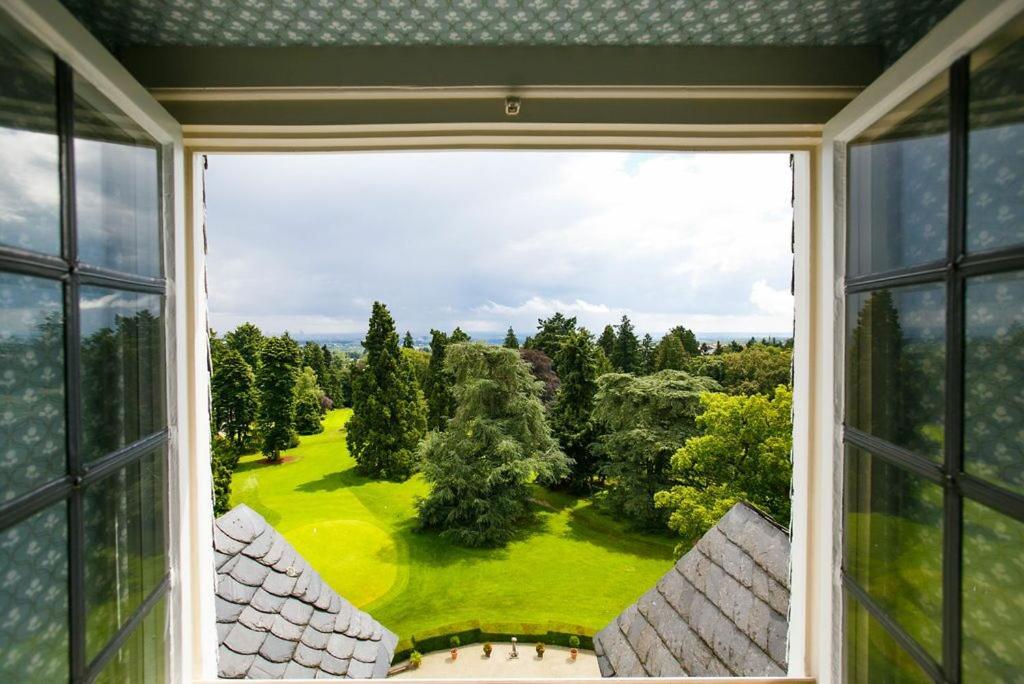 Castle Park View Room - Photo 4